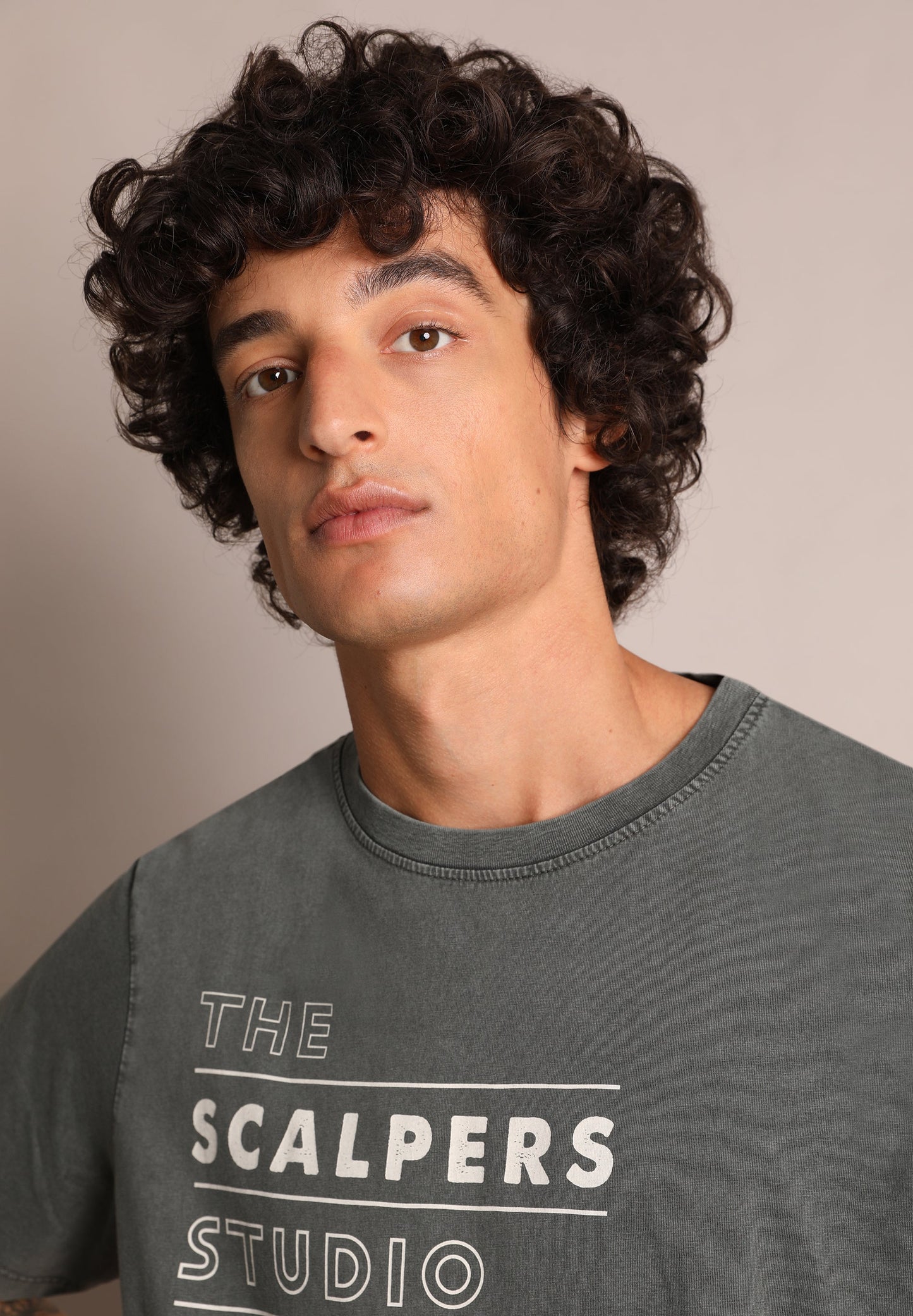 CAMISETA LAVADA SCALPERS STUDIO