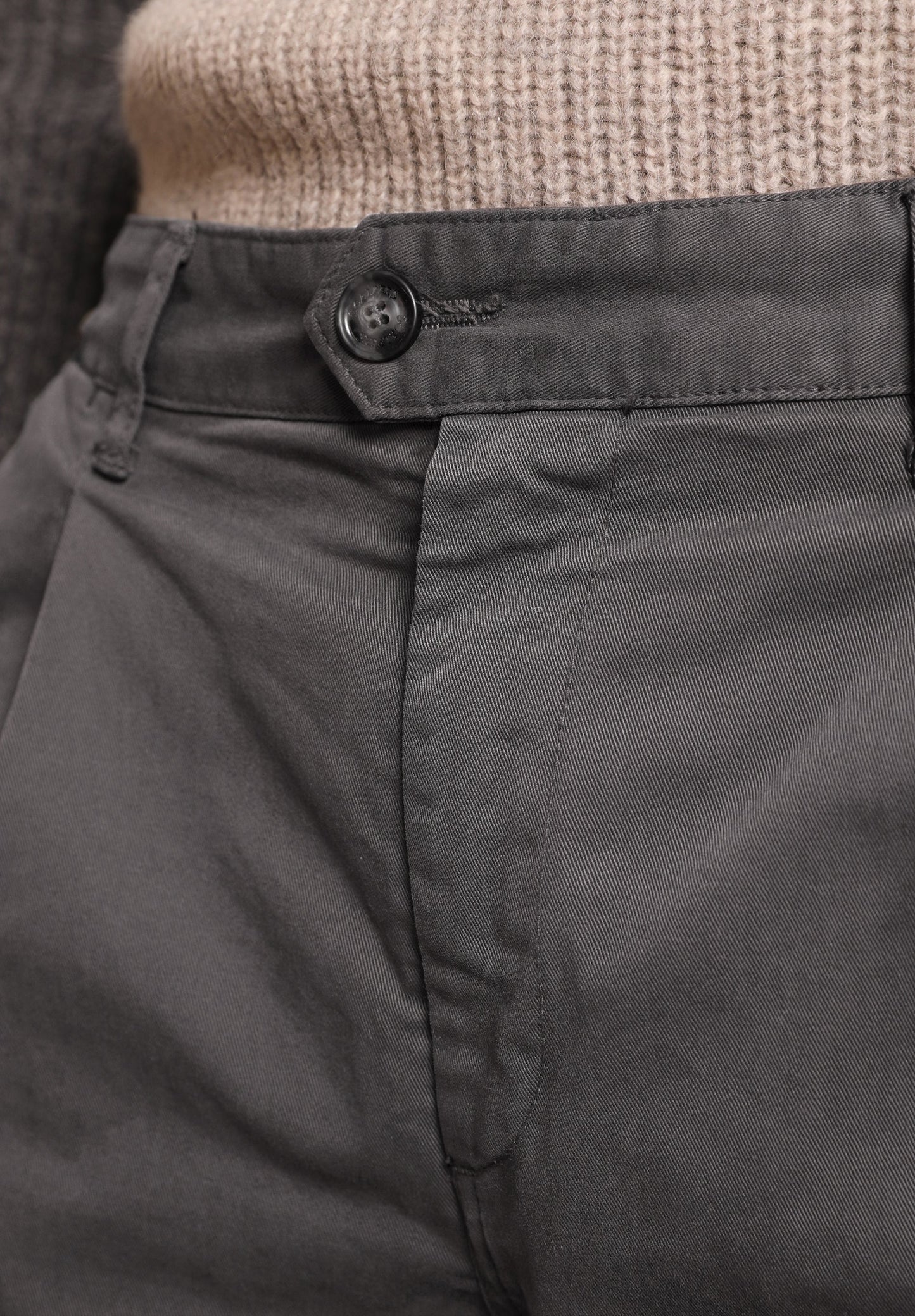 PANTALÓN CHINO PINZAS