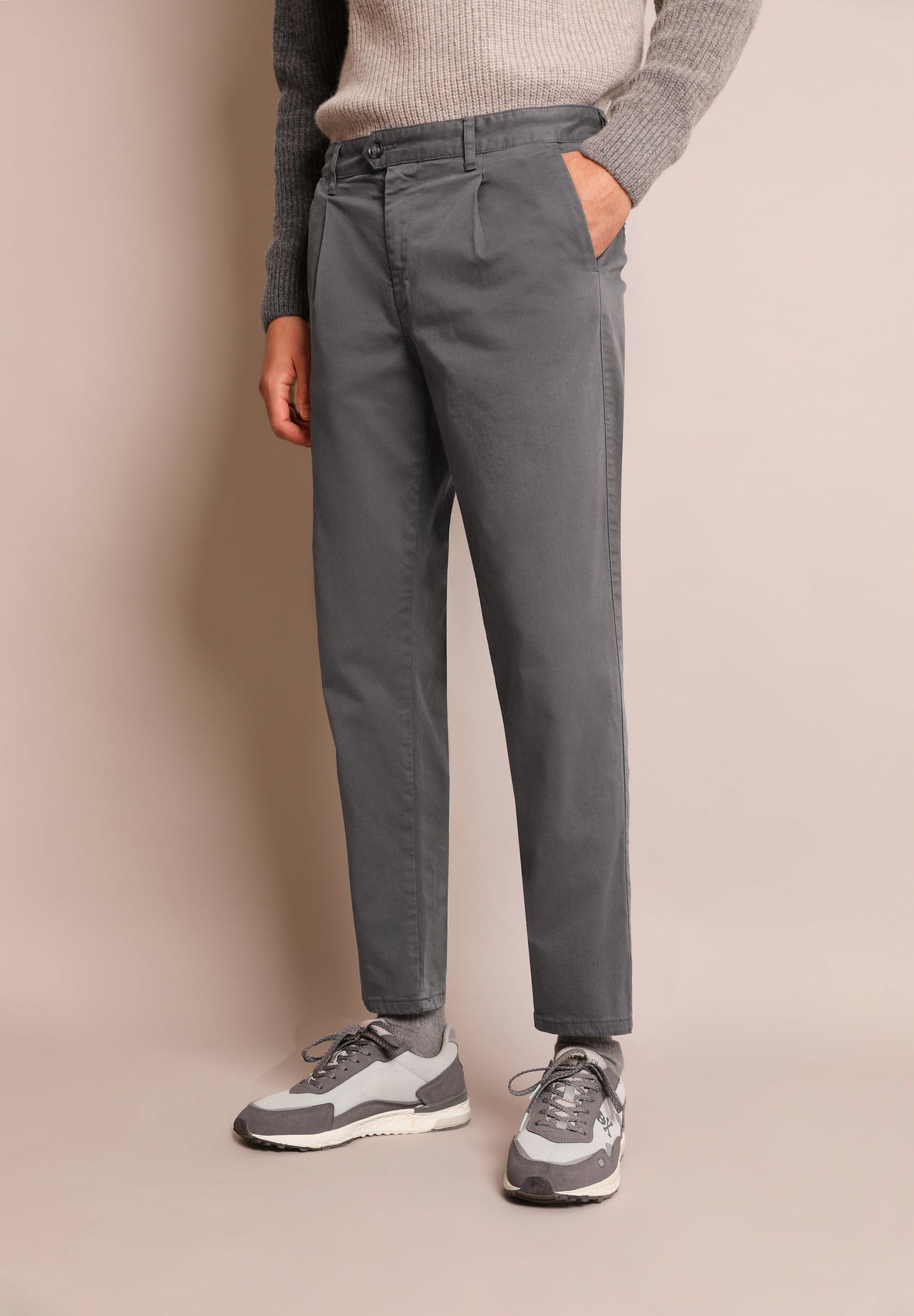 PANTALÓN CHINO PINZAS