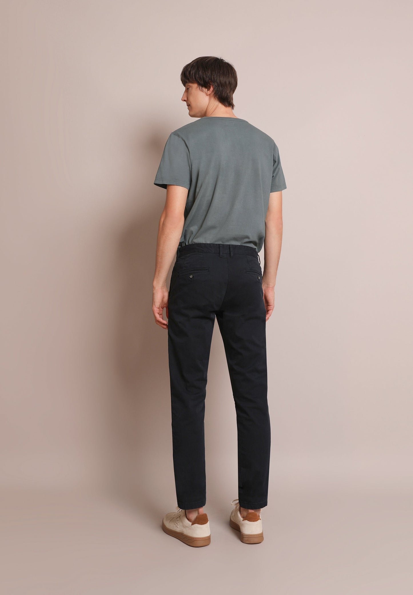 PANTALÓN CHINO PINZAS