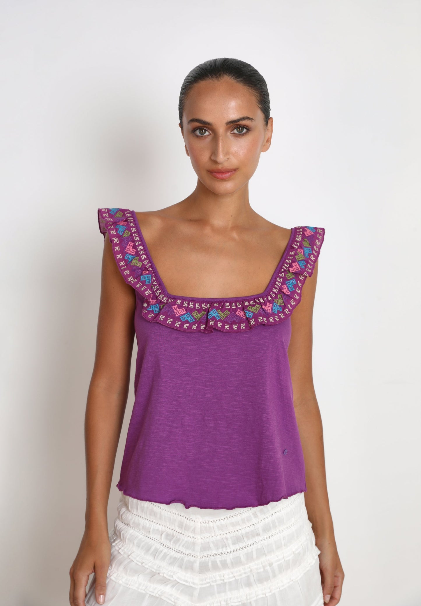 TOP VOLANTE BORDADOS