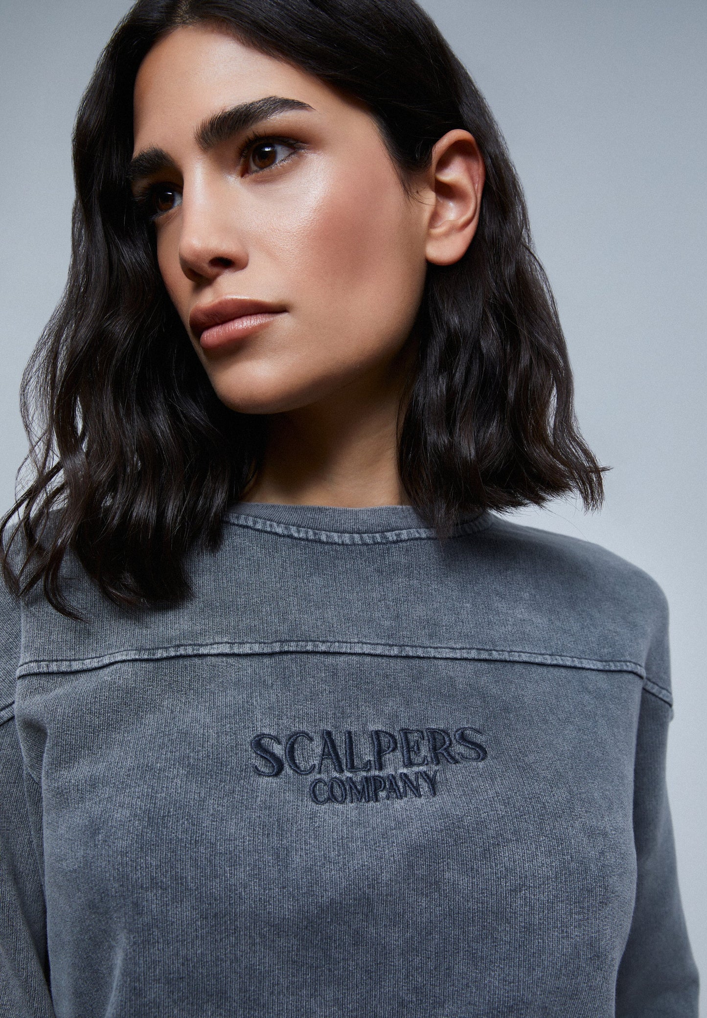 SUDADERA LAVADA LOGO BORDADO