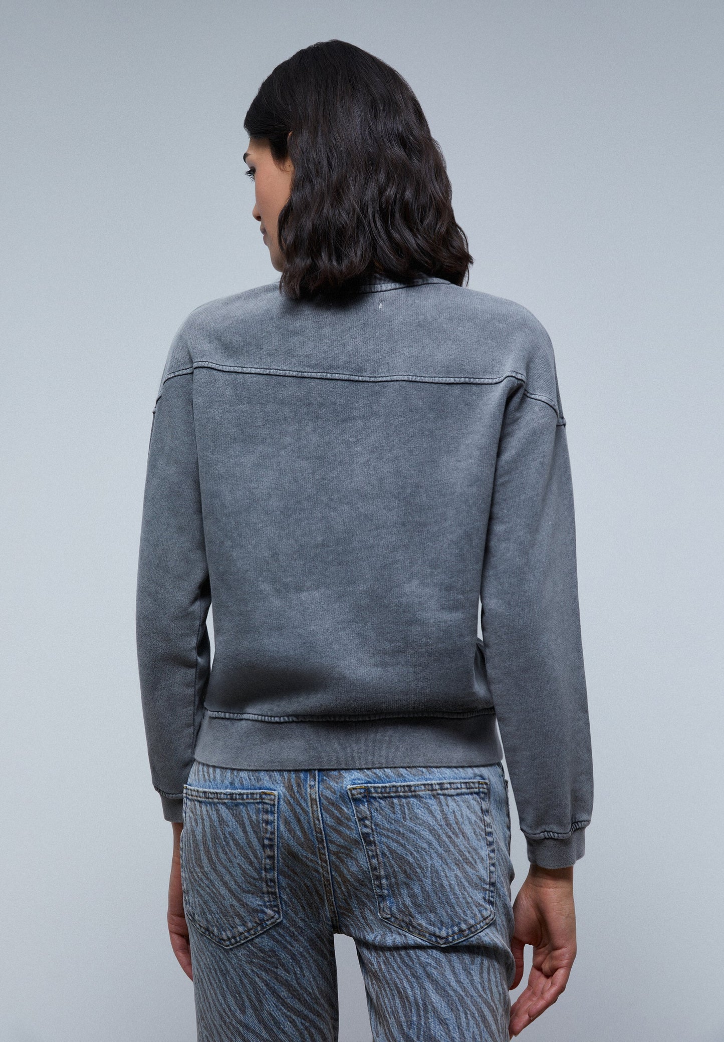 SUDADERA LAVADA LOGO BORDADO
