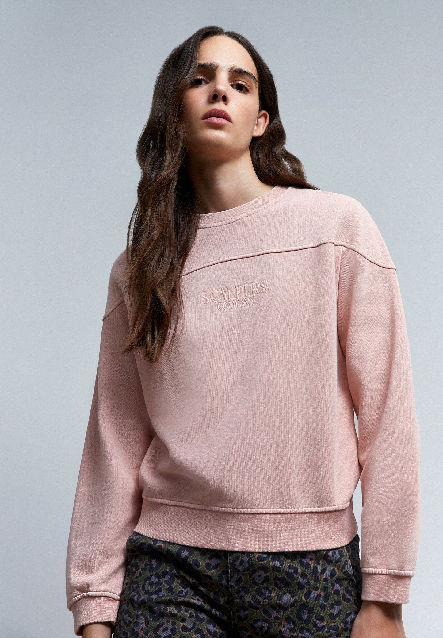 SUDADERA LAVADA LOGO BORDADO