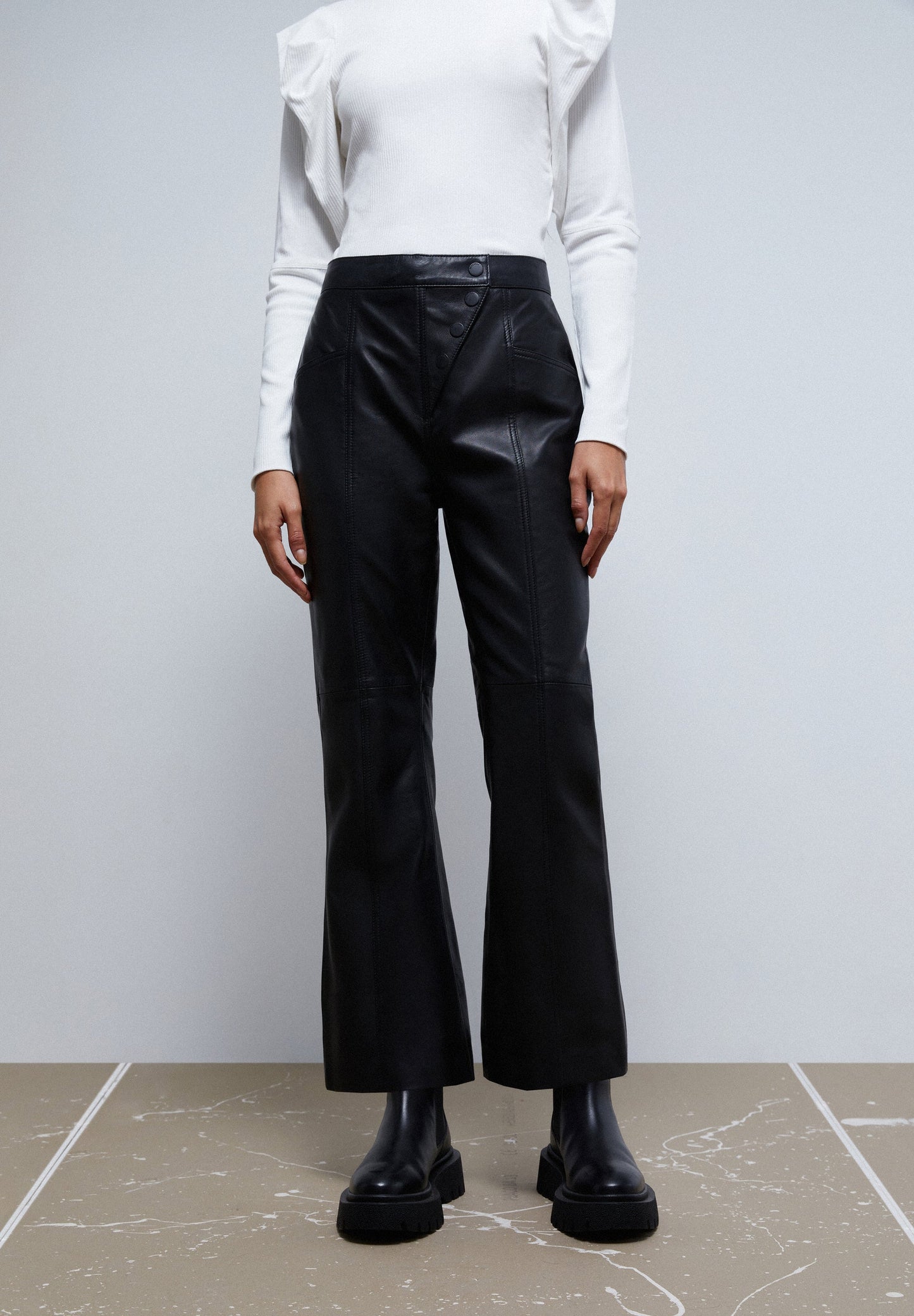 PANTALÓN ANKLE FLARE PIEL