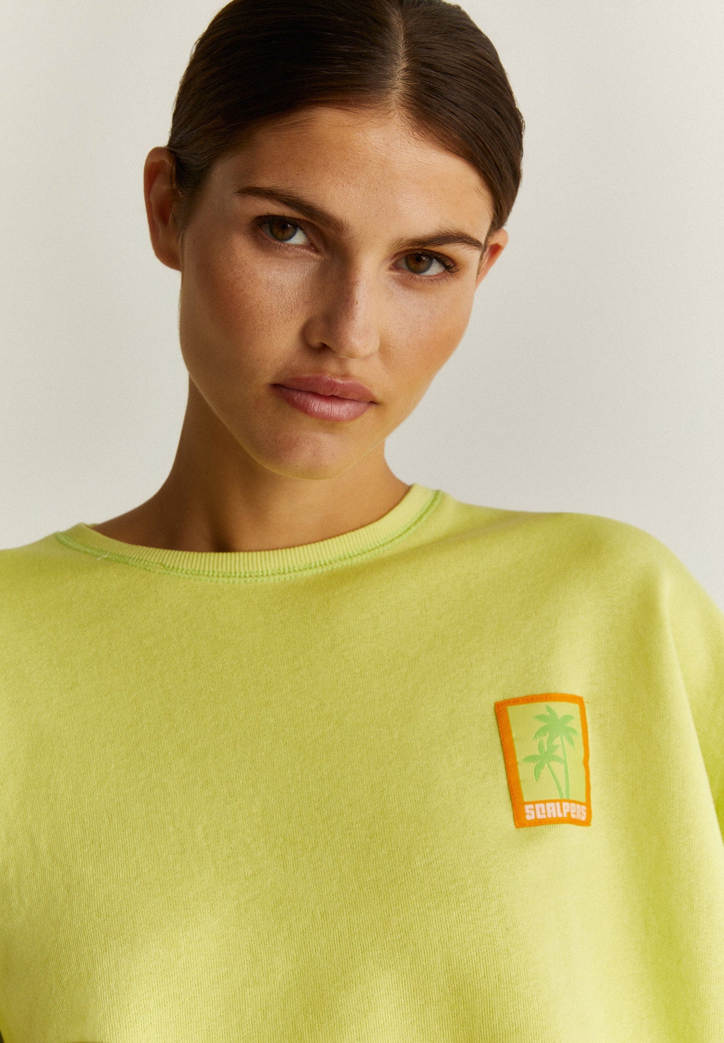 SUDADERA DETALLE ETIQUETA