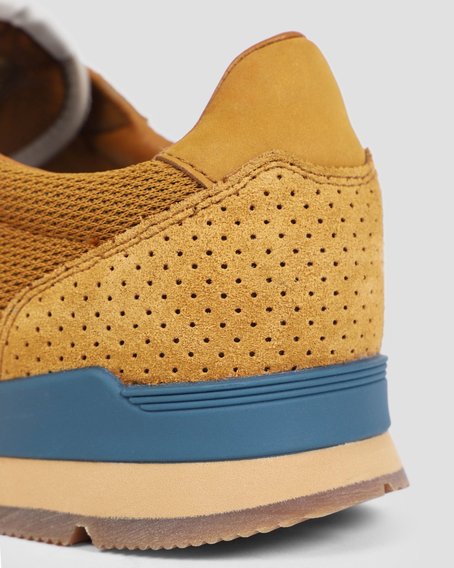 SNEAKERS COMBINADAS NATURAL INSIGNIA