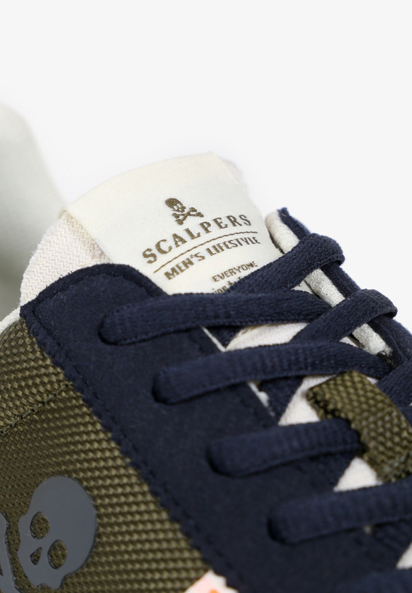 SNEAKERS BÁSICAS CALAVERA