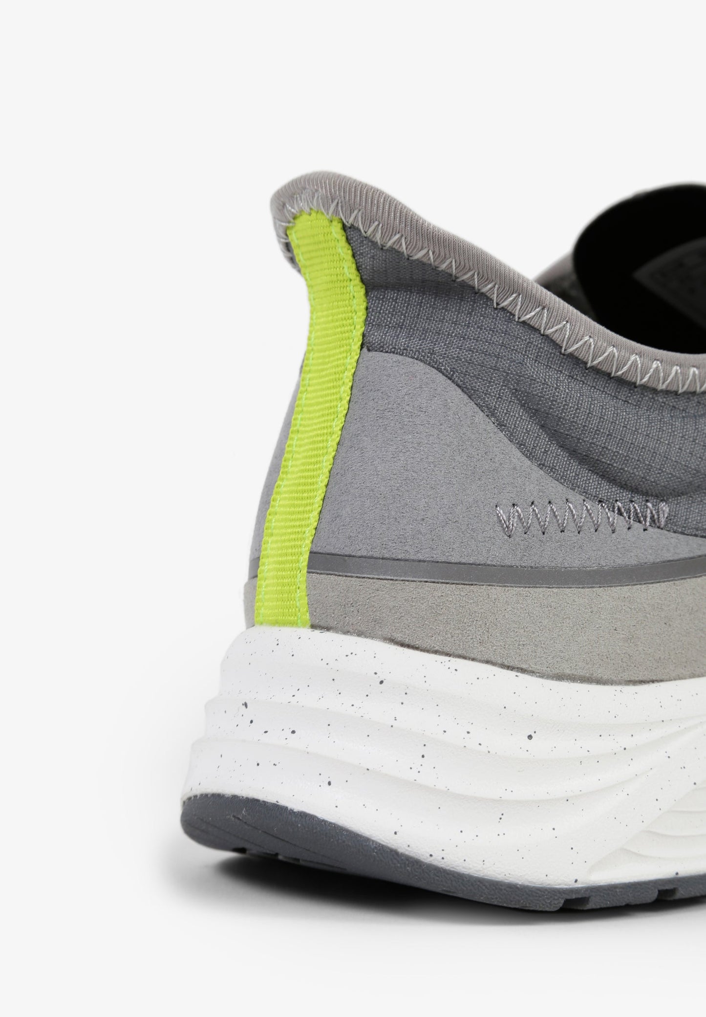 SNEAKERS DETALLES FLÚOR