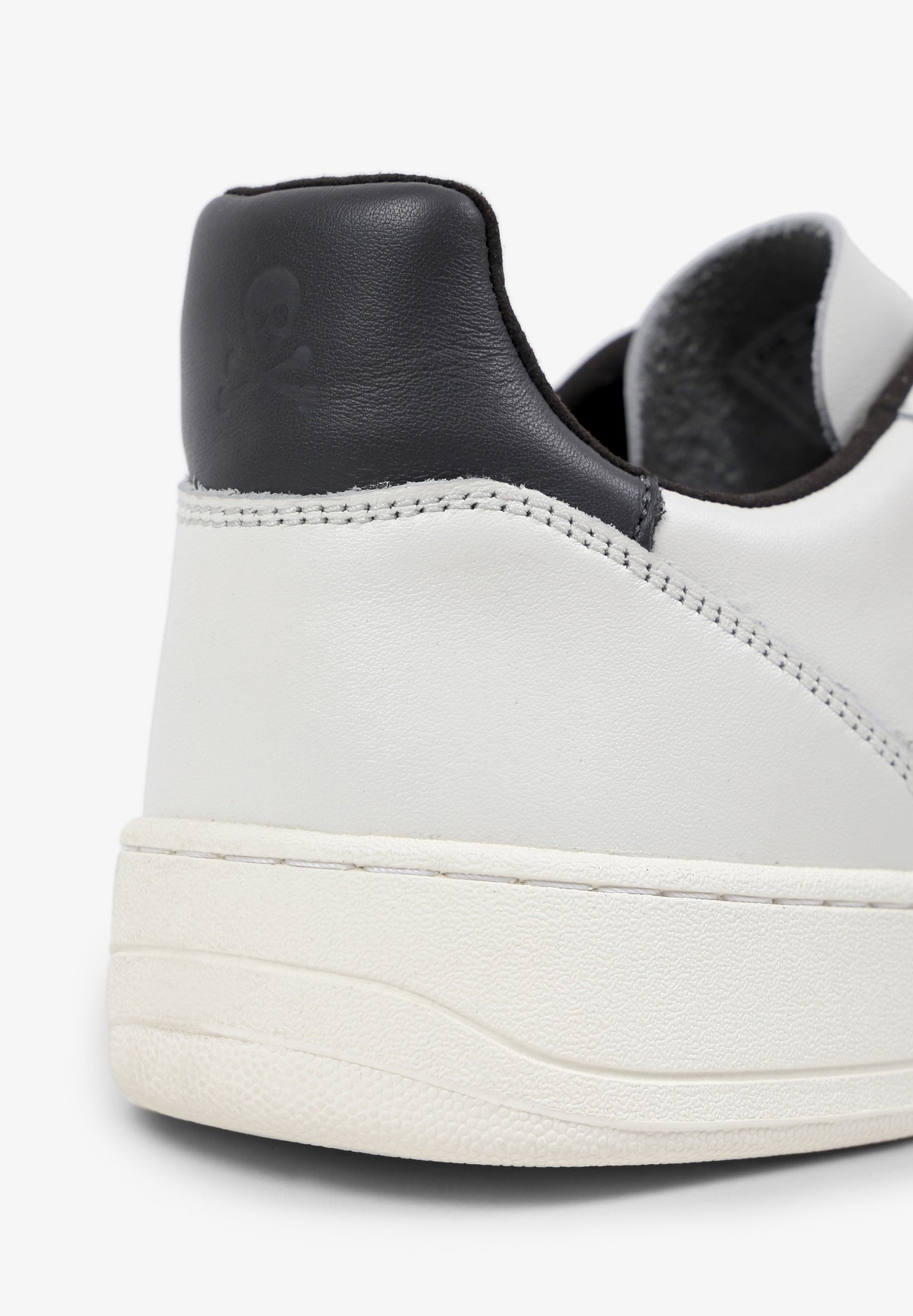 SNEAKERS PIEL DETALLES CONTRASTES