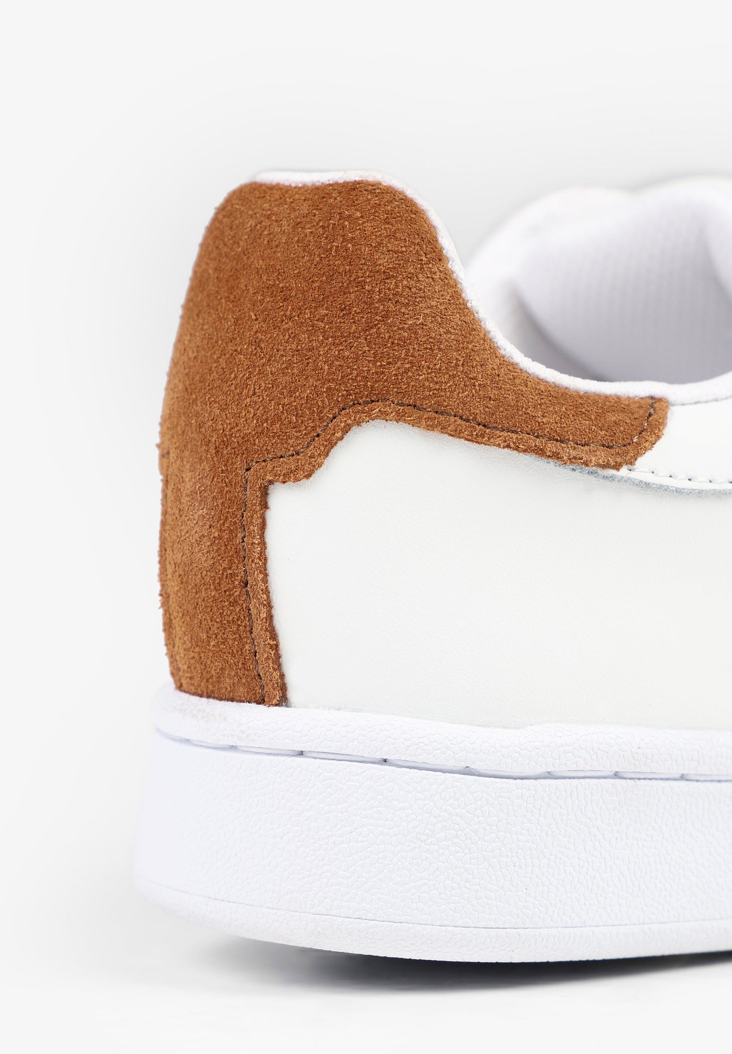 SNEAKERS DETALLE CONTRASTE