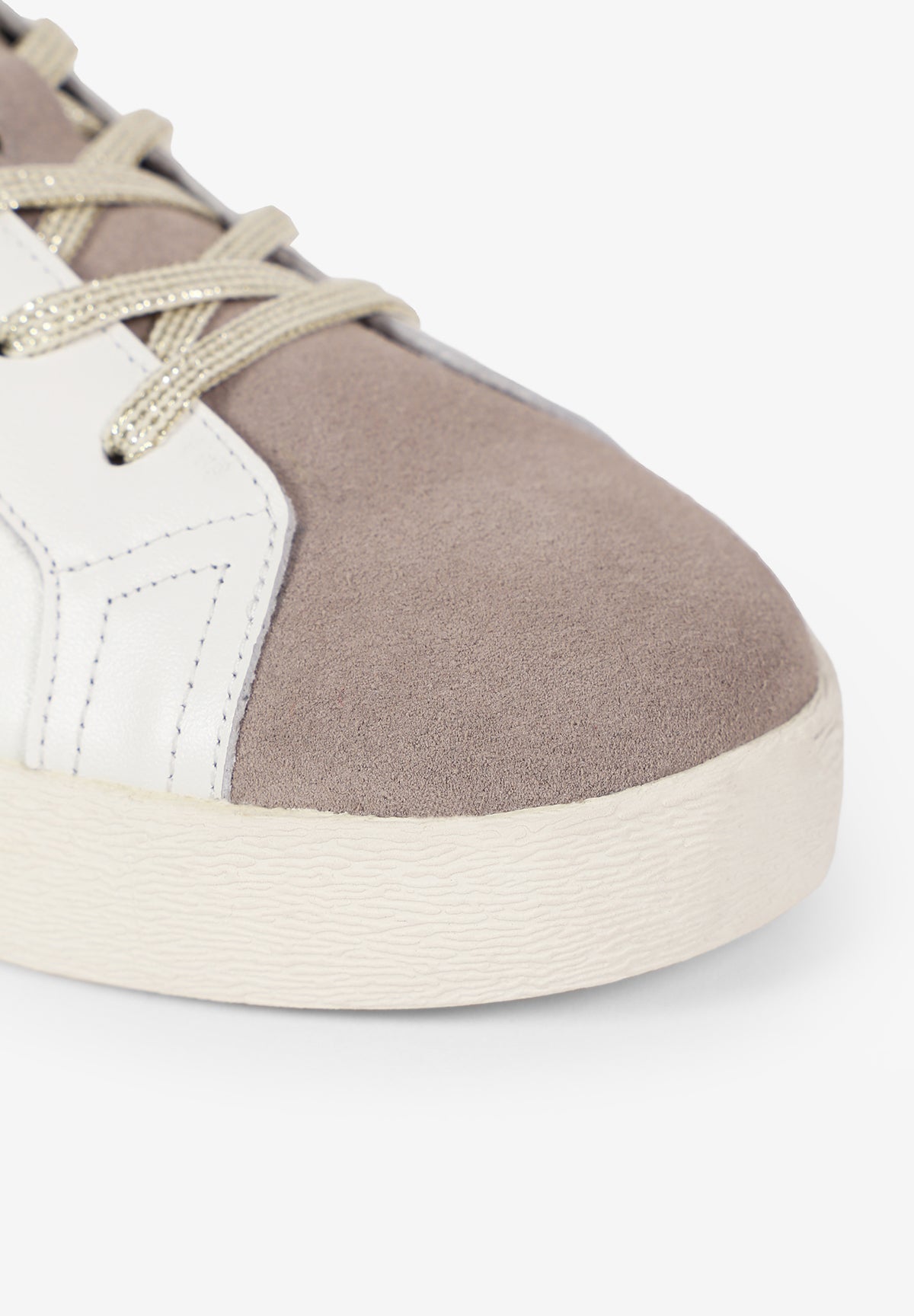 ZAPATILLAS DETALLE DORADO