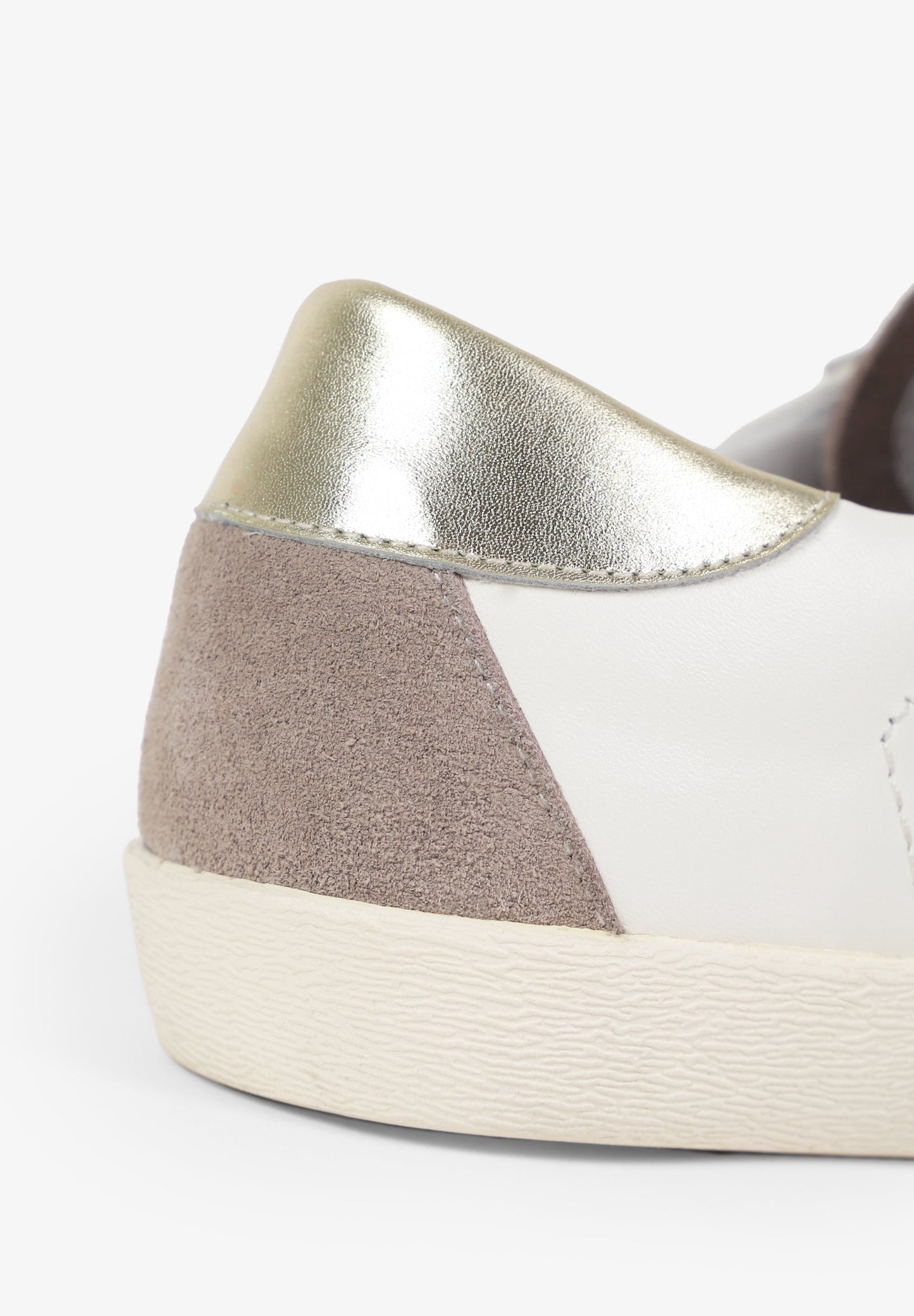 ZAPATILLAS DETALLE DORADO