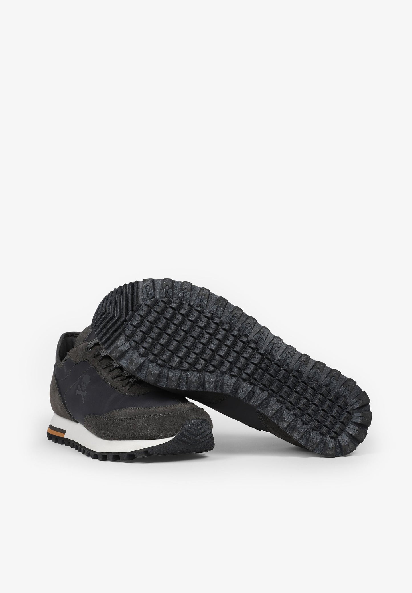 SNEAKERS LIGERAS DETALLE SUELA