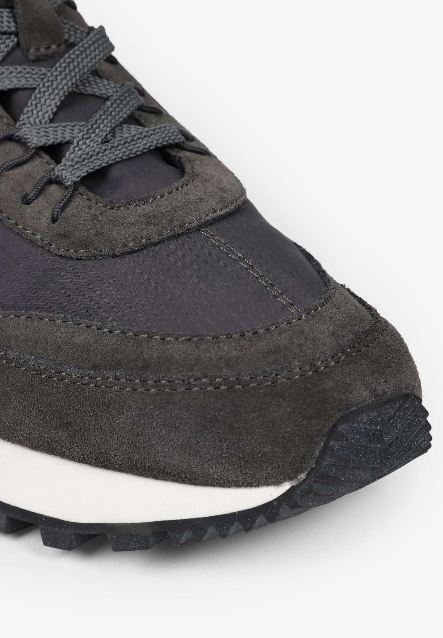 SNEAKERS LIGERAS DETALLE SUELA