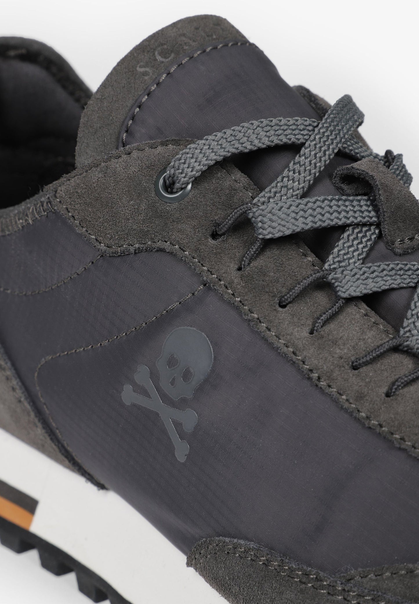 SNEAKERS LIGERAS DETALLE SUELA