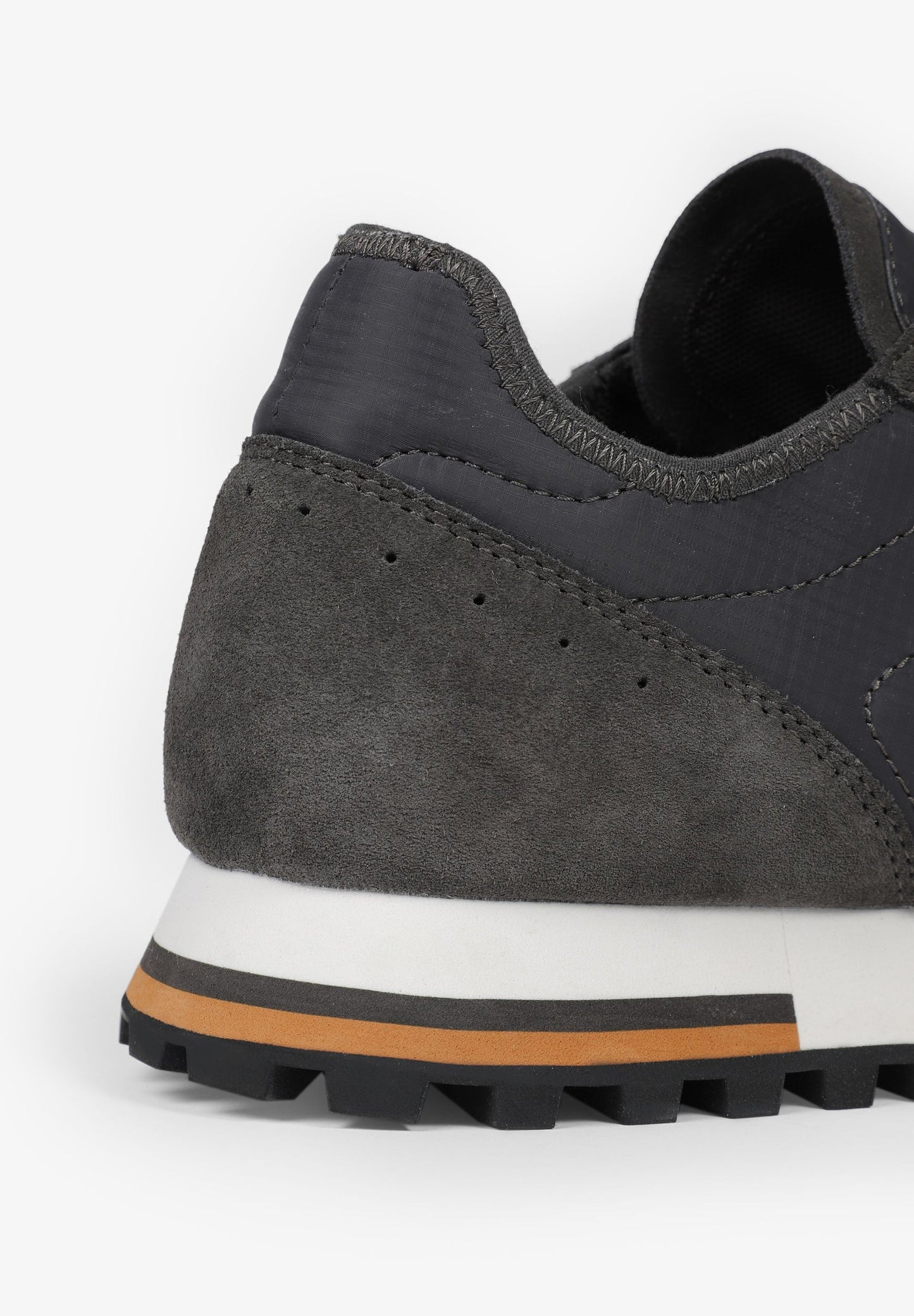 SNEAKERS LIGERAS DETALLE SUELA