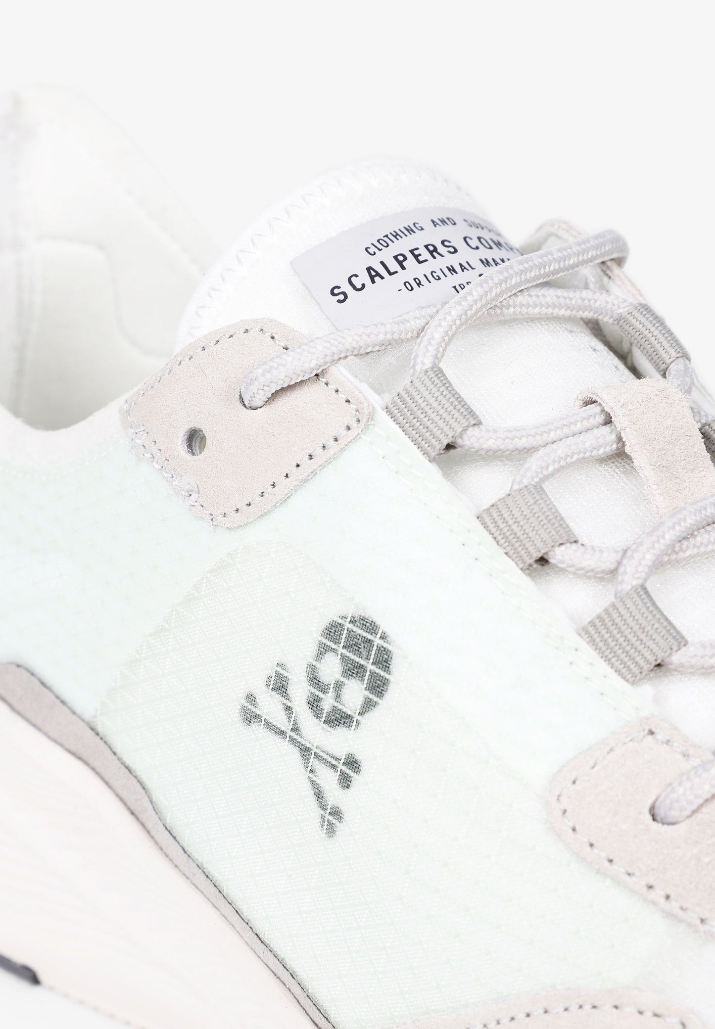 SNEAKERS CALAVERA TIRADOR