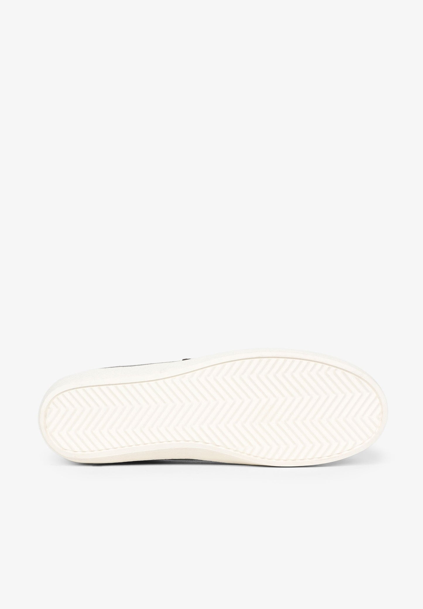 ZAPATILLAS DETALLE PLATEADO