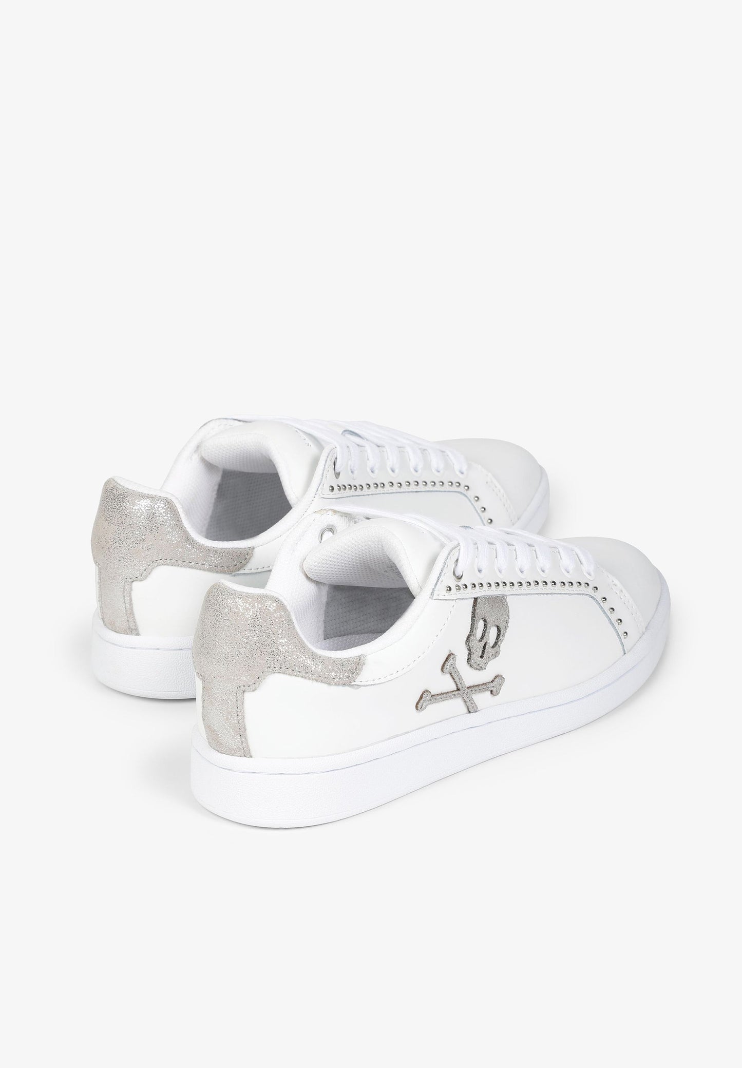 SNEAKERS DETALLE METALIZADO