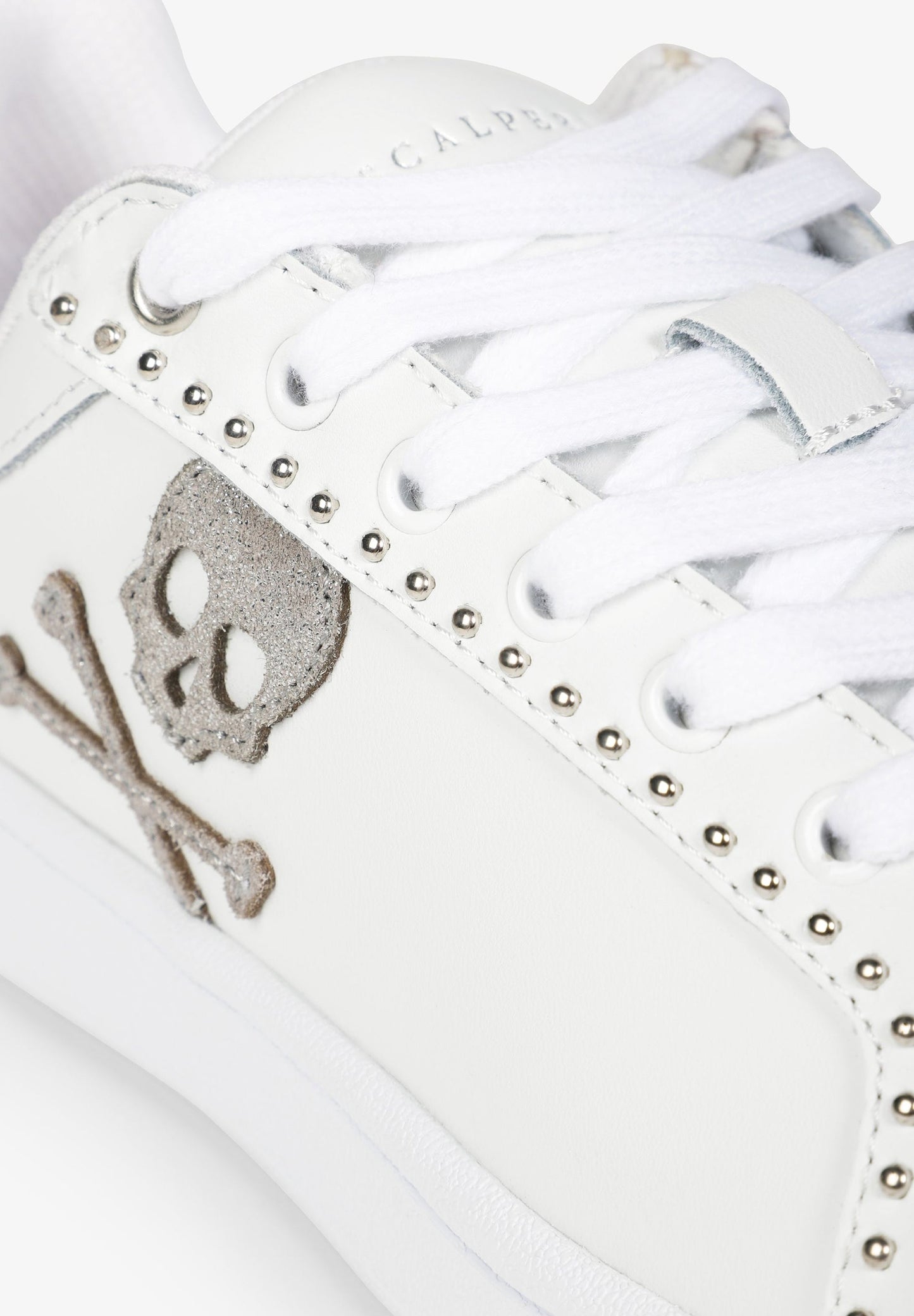 SNEAKERS DETALLE METALIZADO