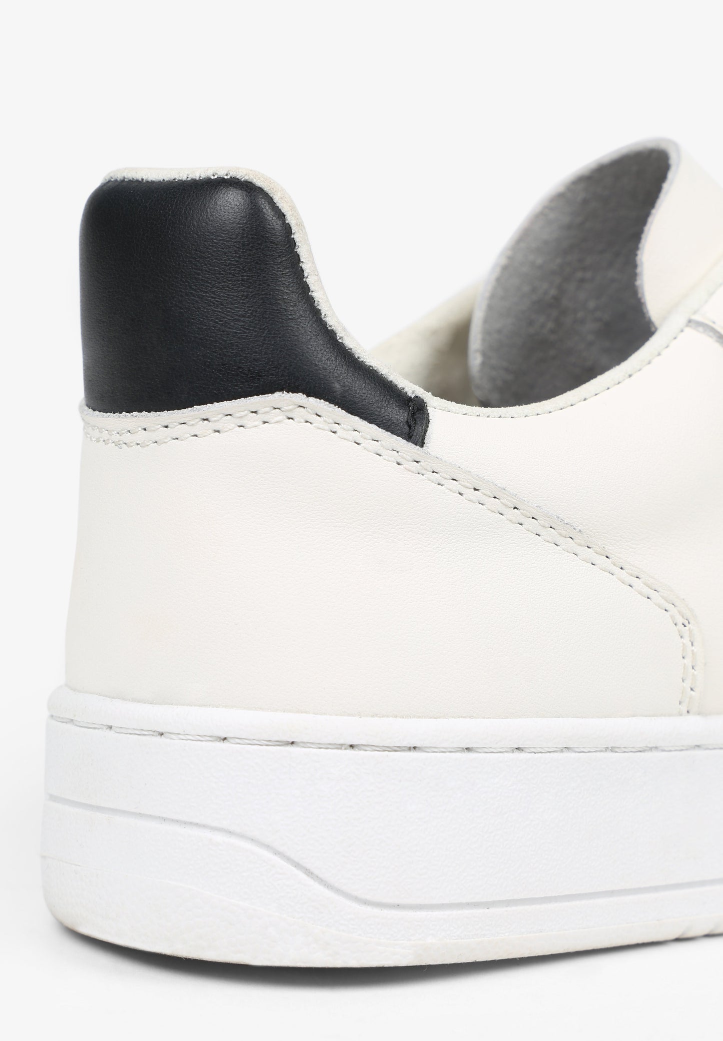 SNEAKERS DETALLE CONTRASTE