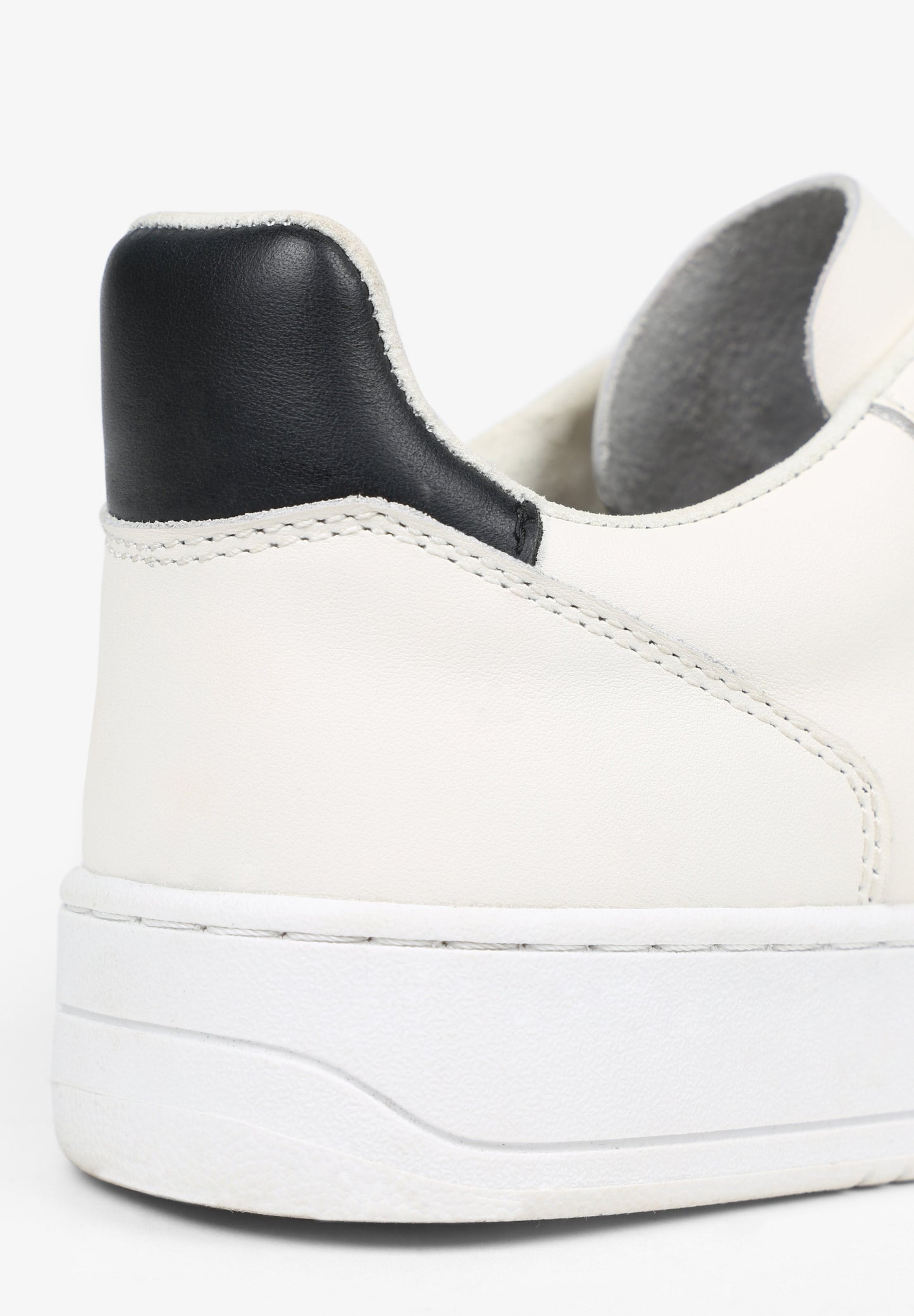 SNEAKERS DETALLE CONTRASTE