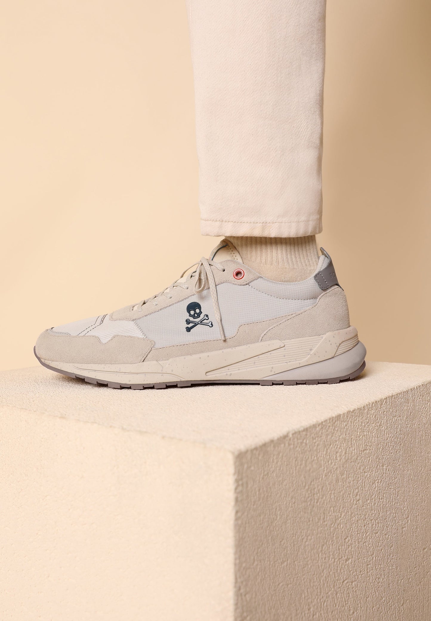 SNEAKERS DETALLE FLÚOR