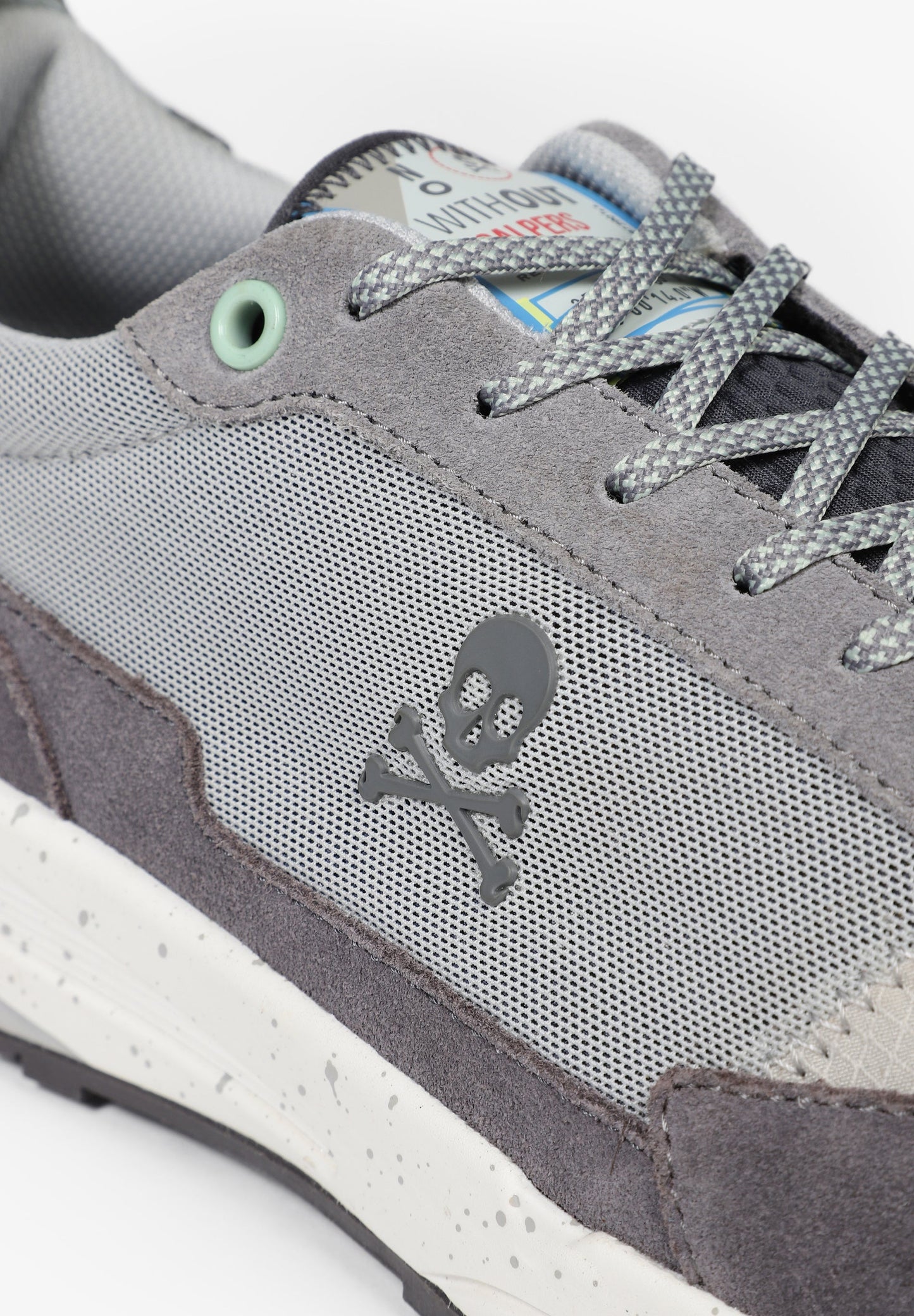 SNEAKERS DETALLE FLÚOR