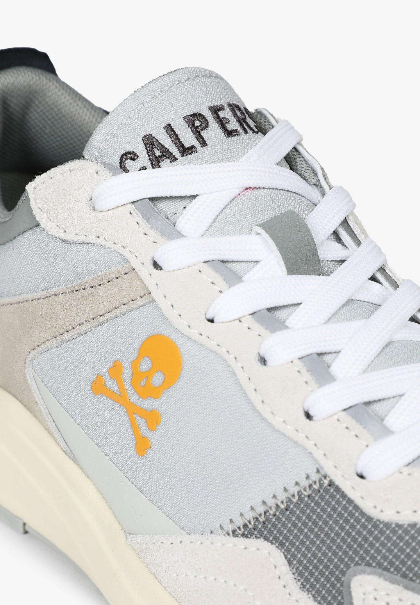 SNEAKERS DETALLES TERMOSELLADOS