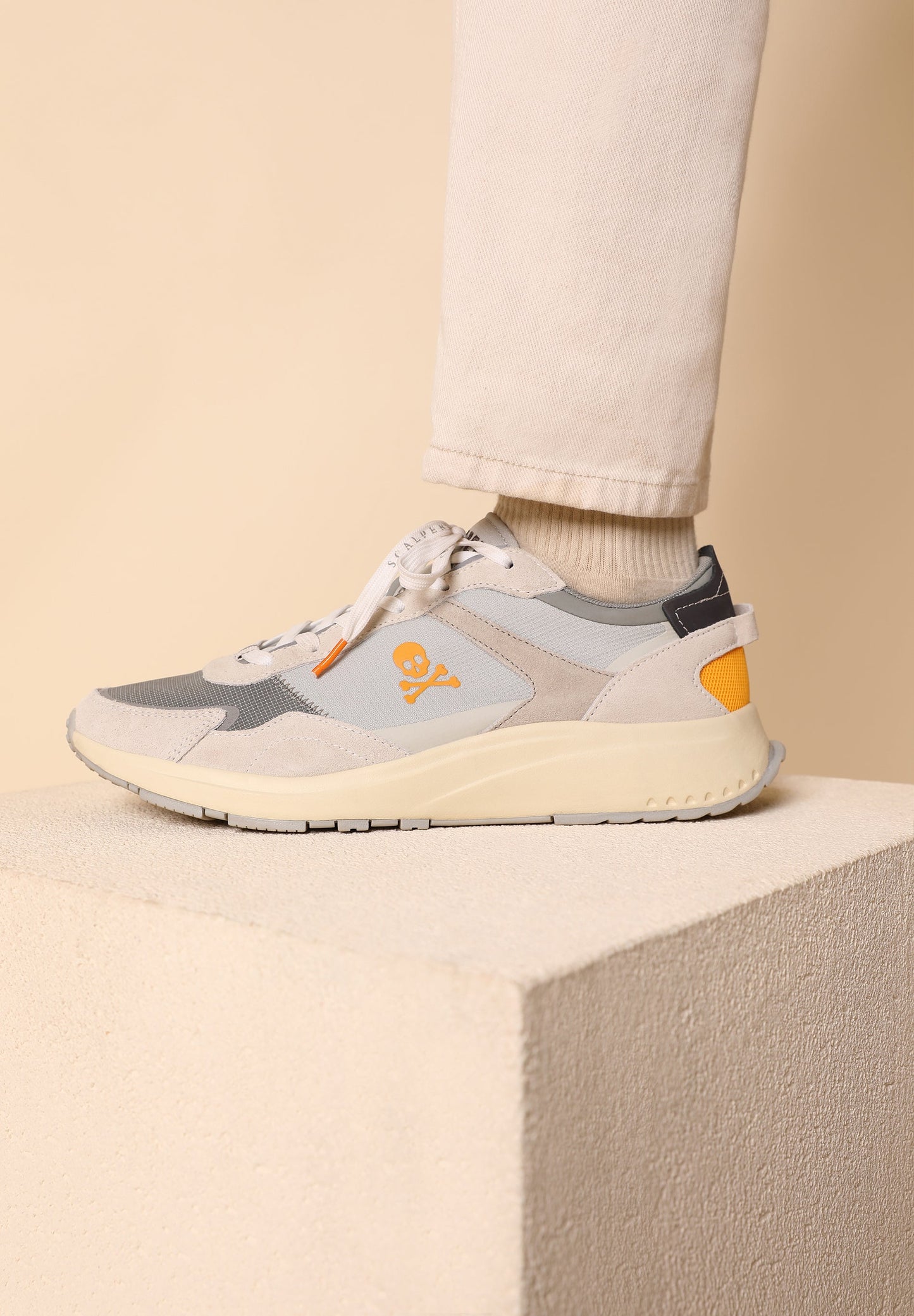 SNEAKERS DETALLES TERMOSELLADOS