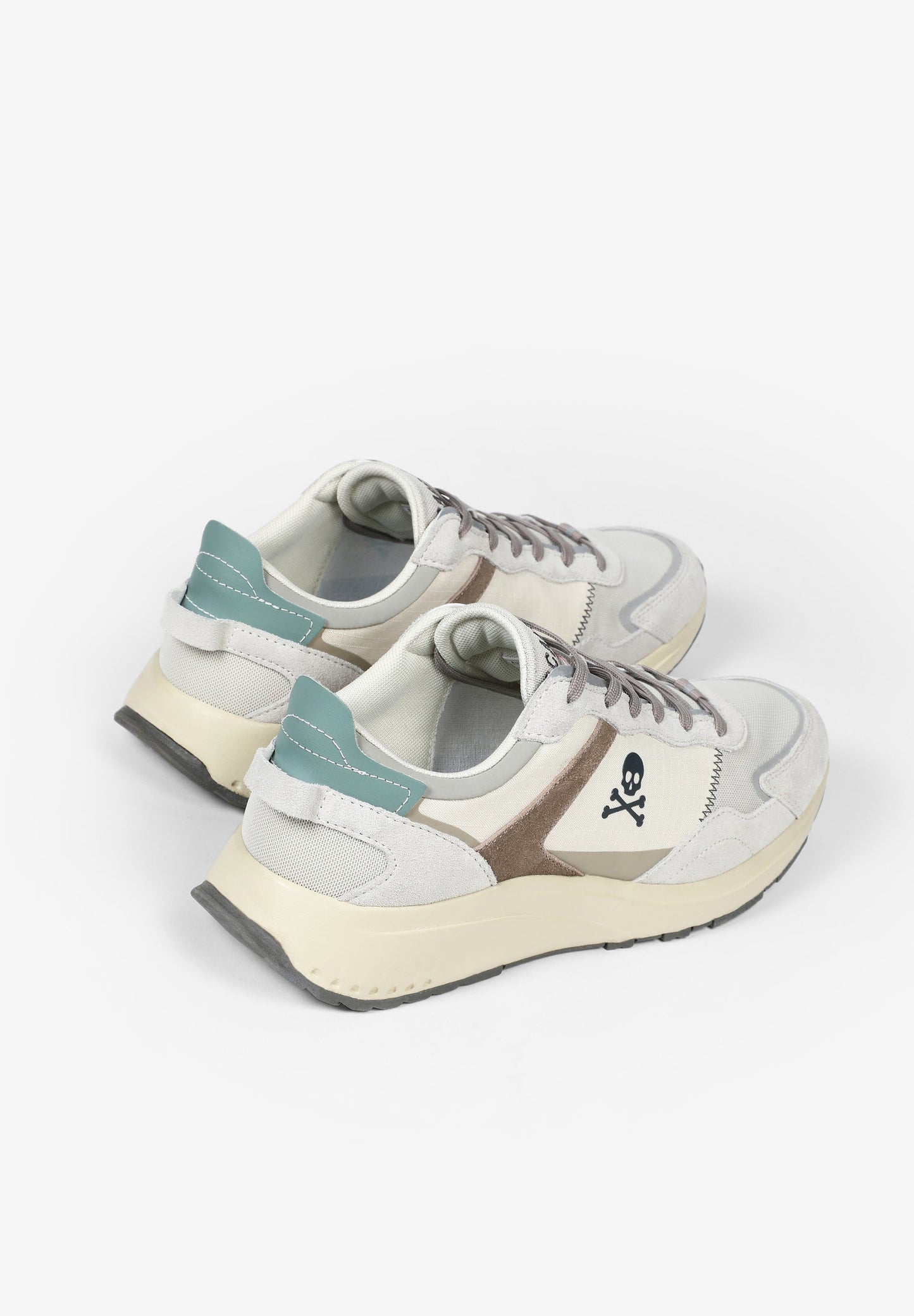 SNEAKERS DETALLES TERMOSELLADOS