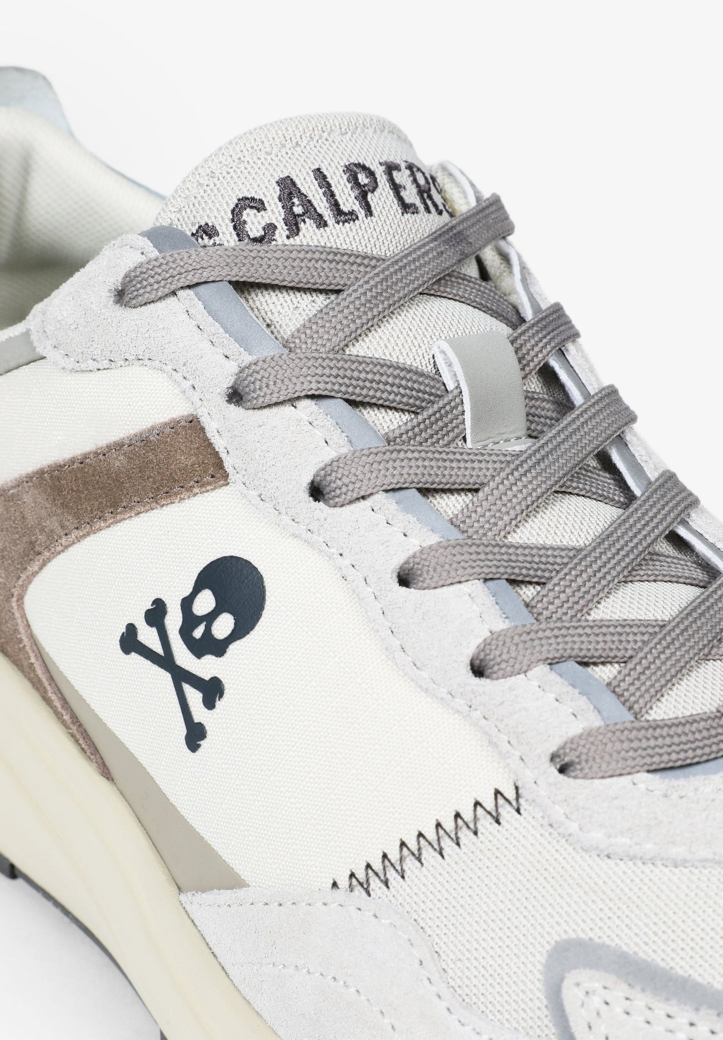 SNEAKERS DETALLES TERMOSELLADOS