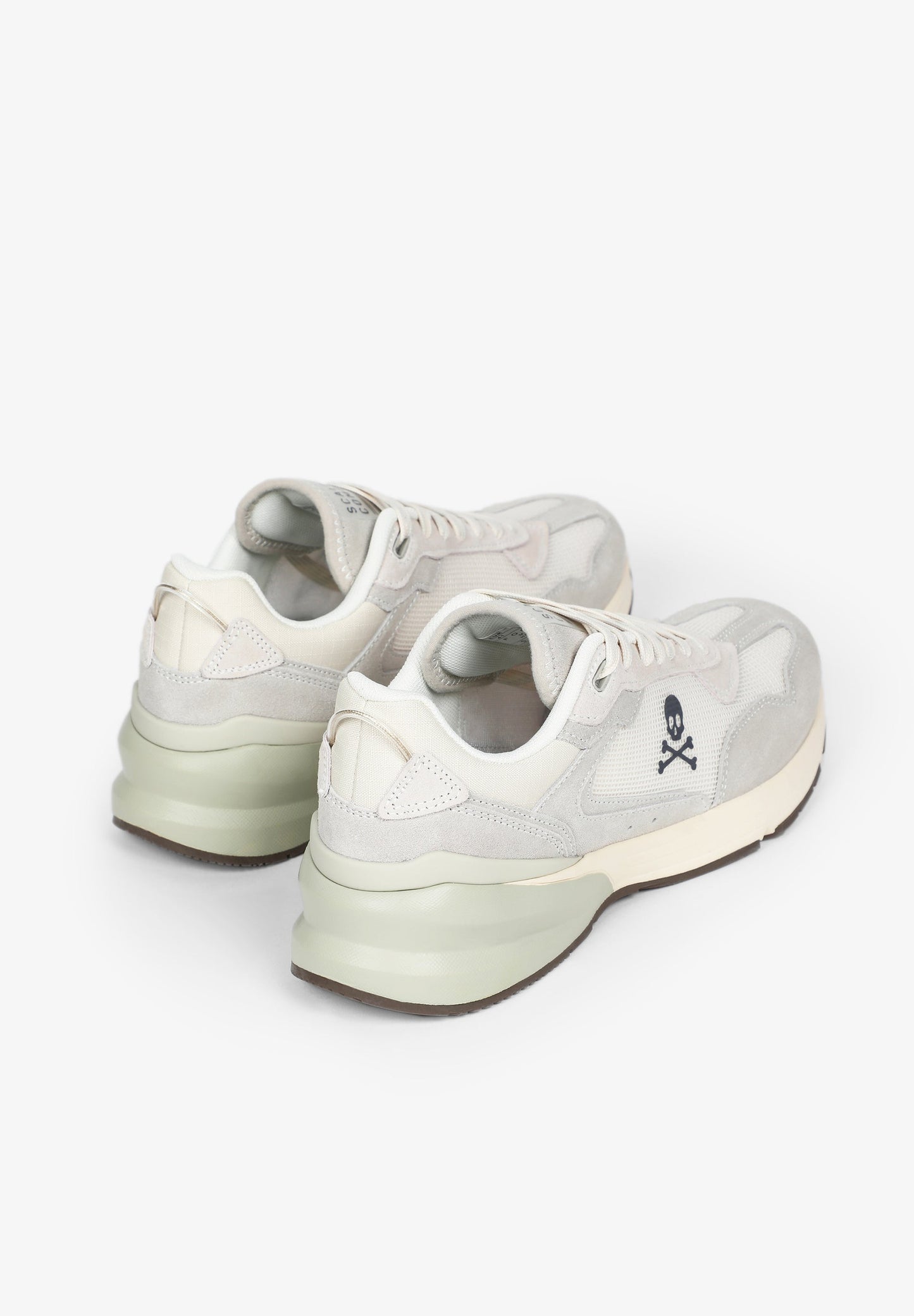 SNEAKERS TALÓN ENGOMADO