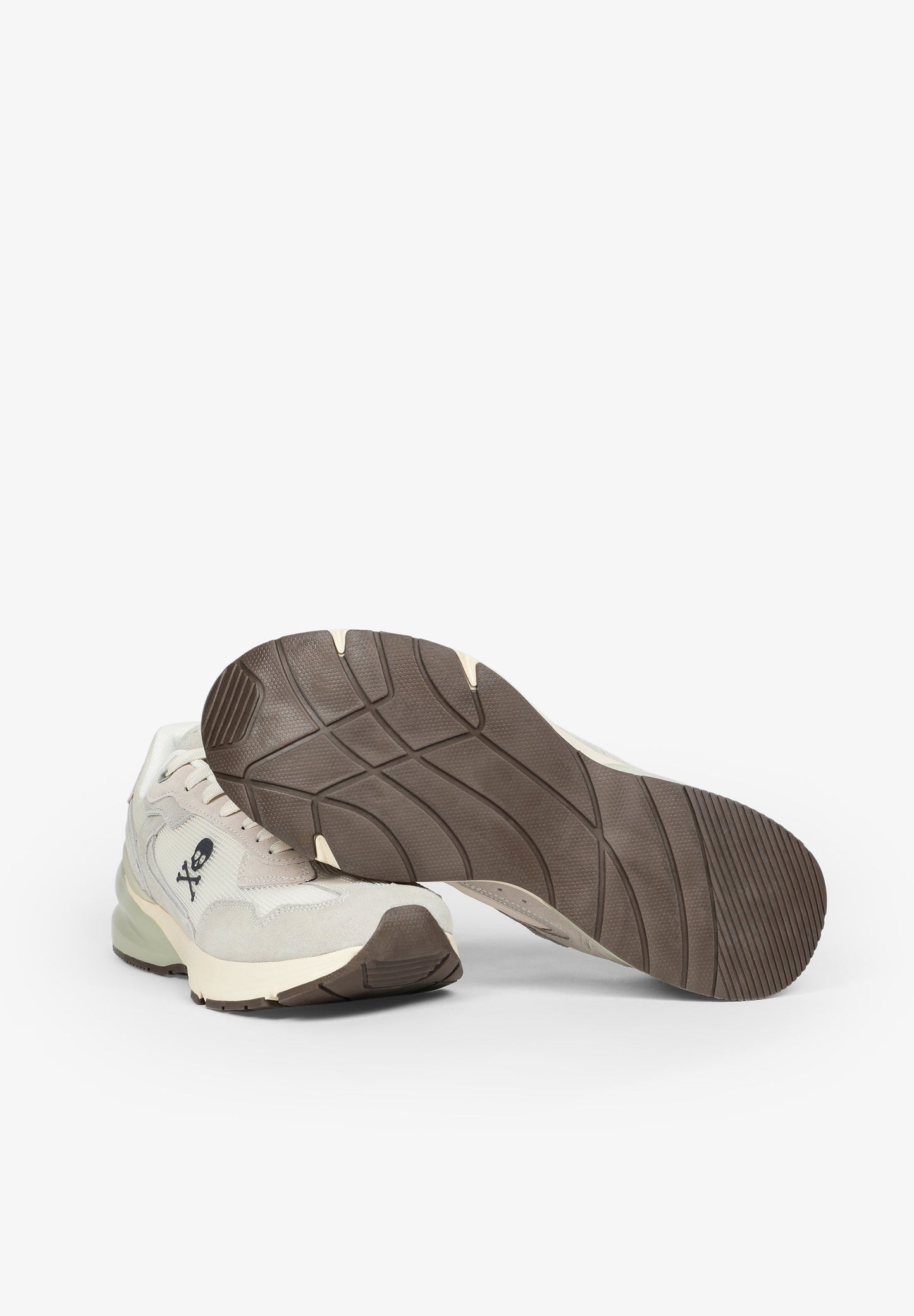 SNEAKERS TALÓN ENGOMADO