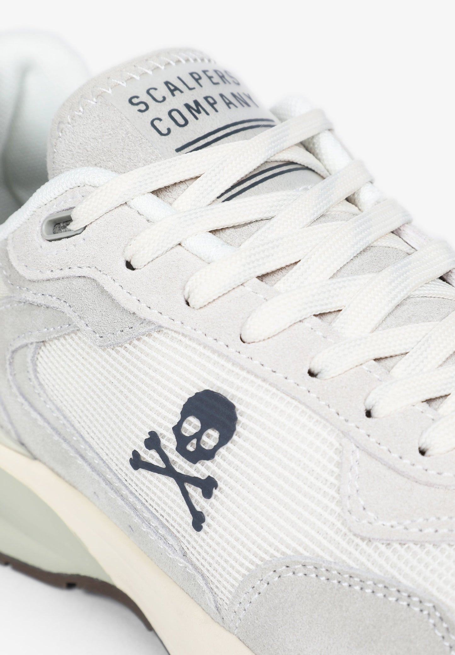 SNEAKERS TALÓN ENGOMADO