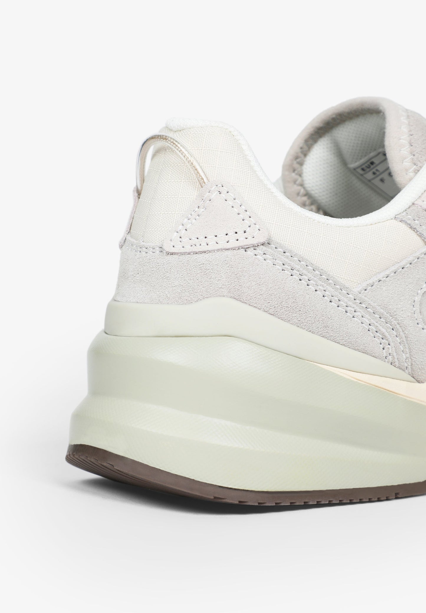 SNEAKERS TALÓN ENGOMADO