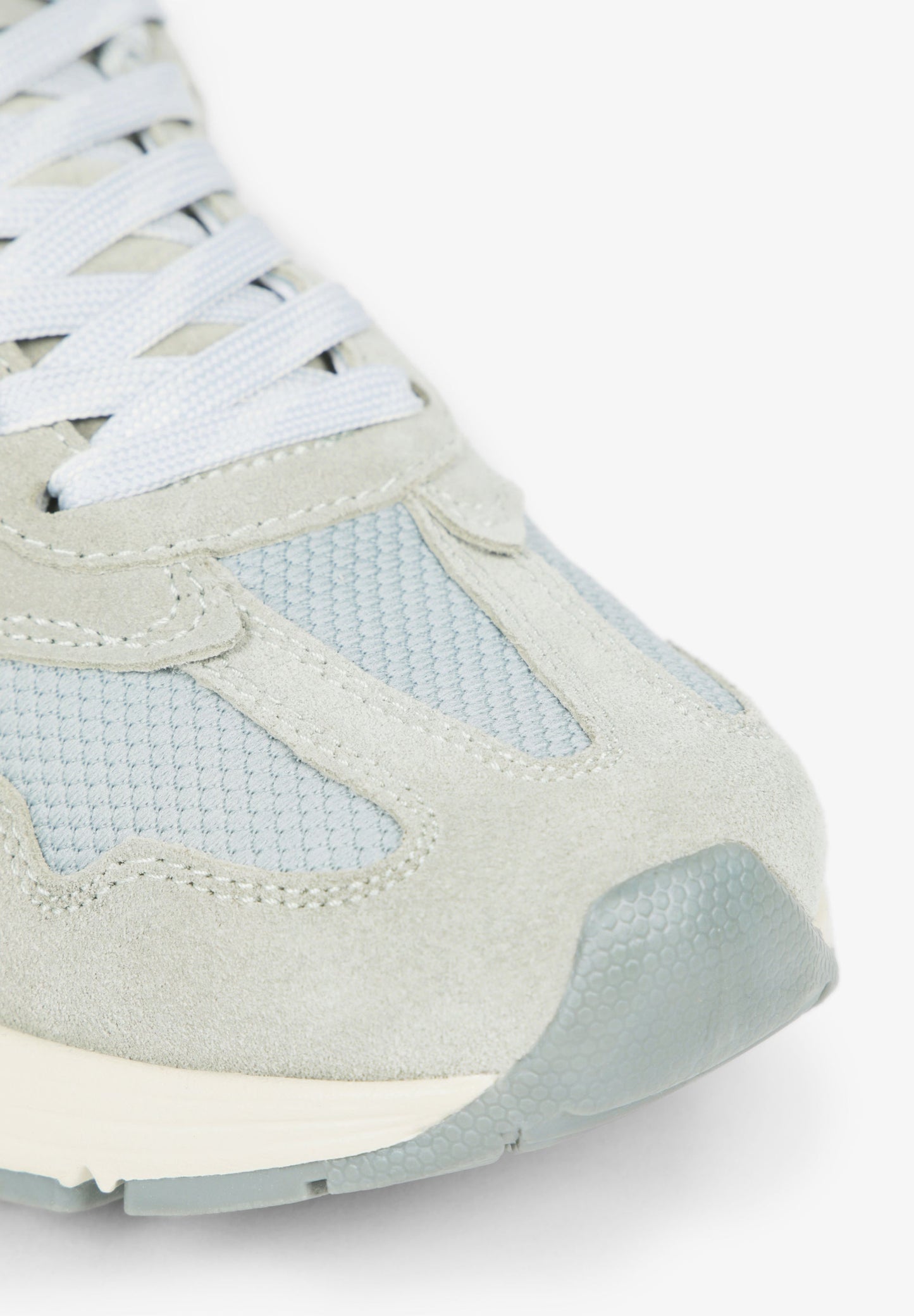 SNEAKERS TALÓN ENGOMADO