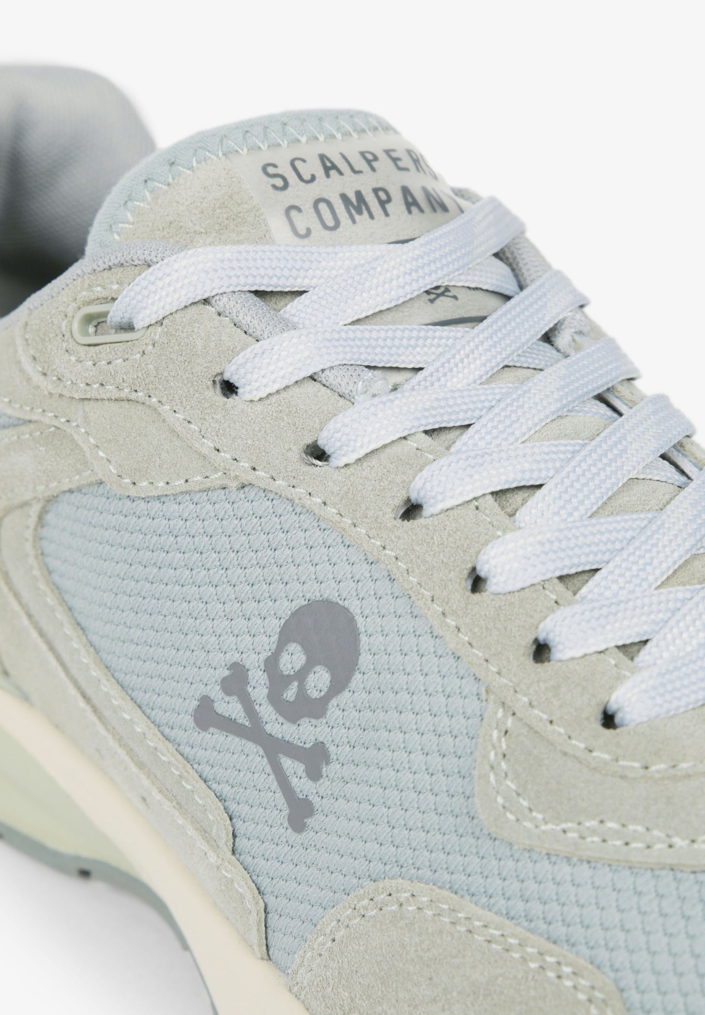 SNEAKERS TALÓN ENGOMADO