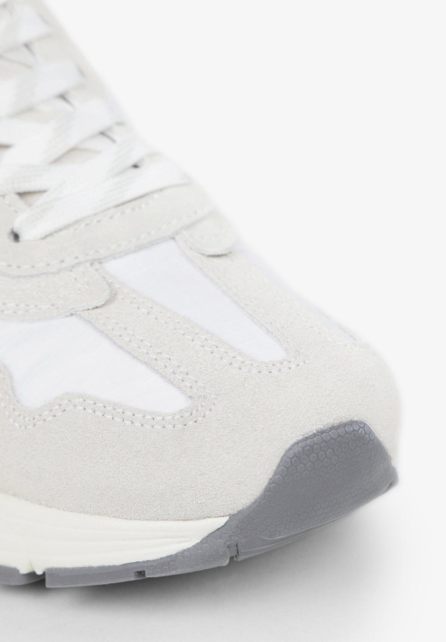 SNEAKERS TALÓN ENGOMADO