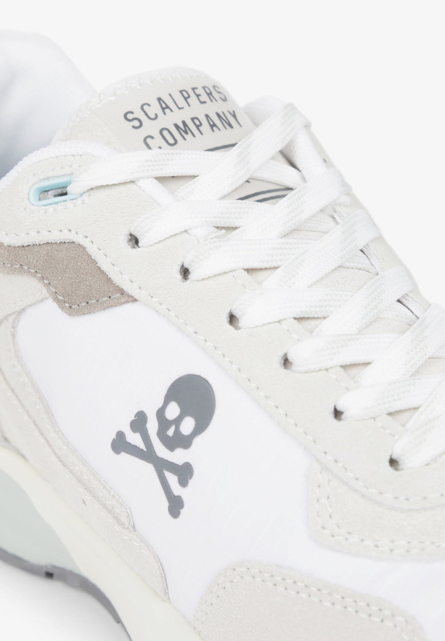 SNEAKERS TALÓN ENGOMADO