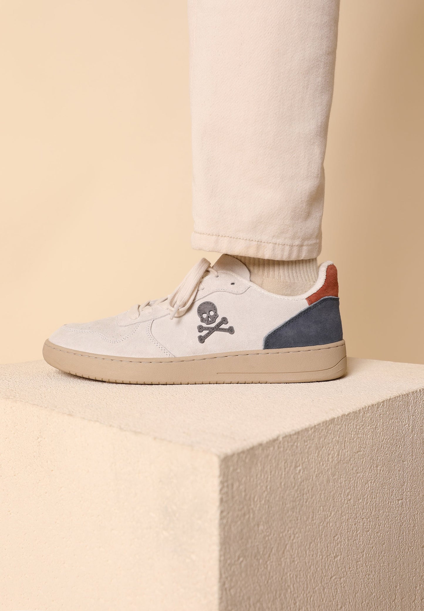 SNEAKERS ANTE CALAVERA CONTRASTE
