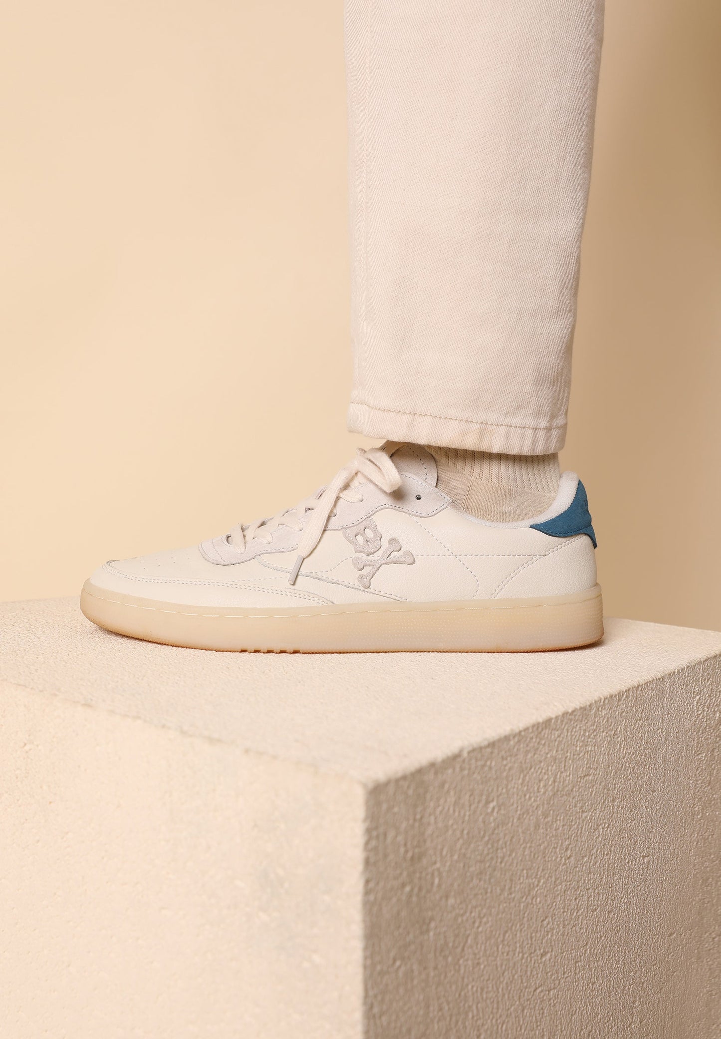 SNEAKERS TALÓN CONTRASTE