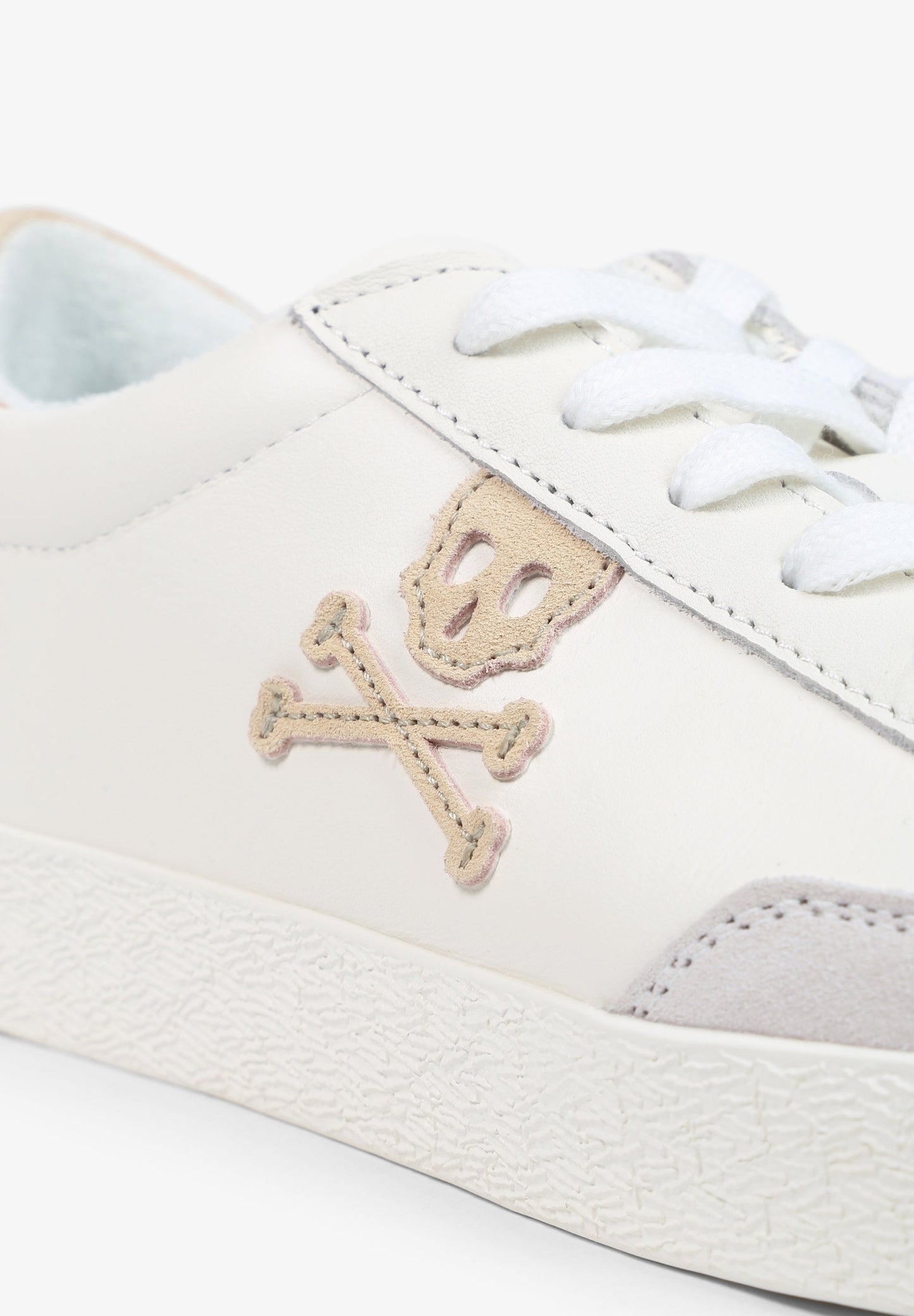 SNEAKERS BAJAS CALAVERA CONTRASTE