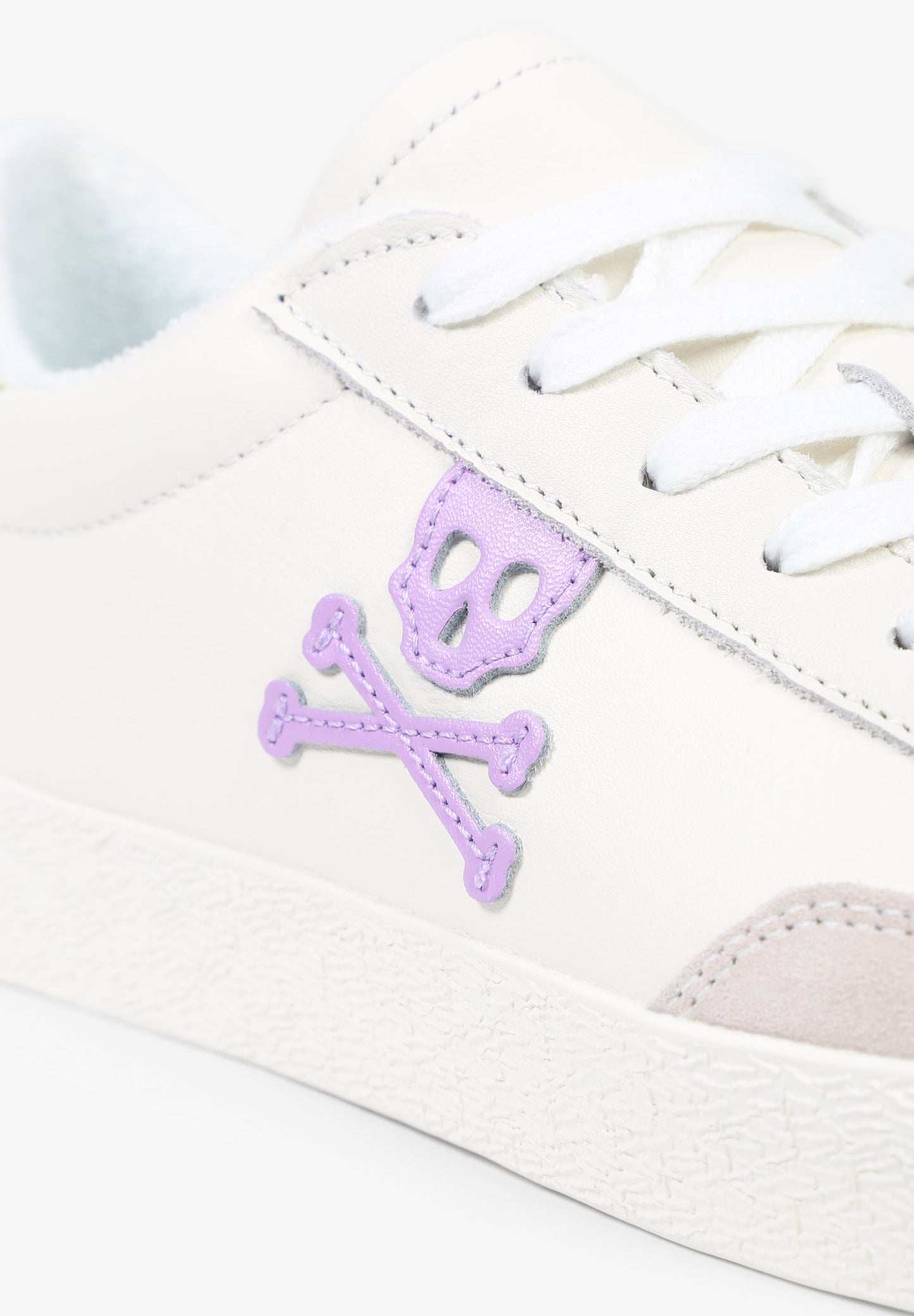 SNEAKERS BAJAS CALAVERA CONTRASTE