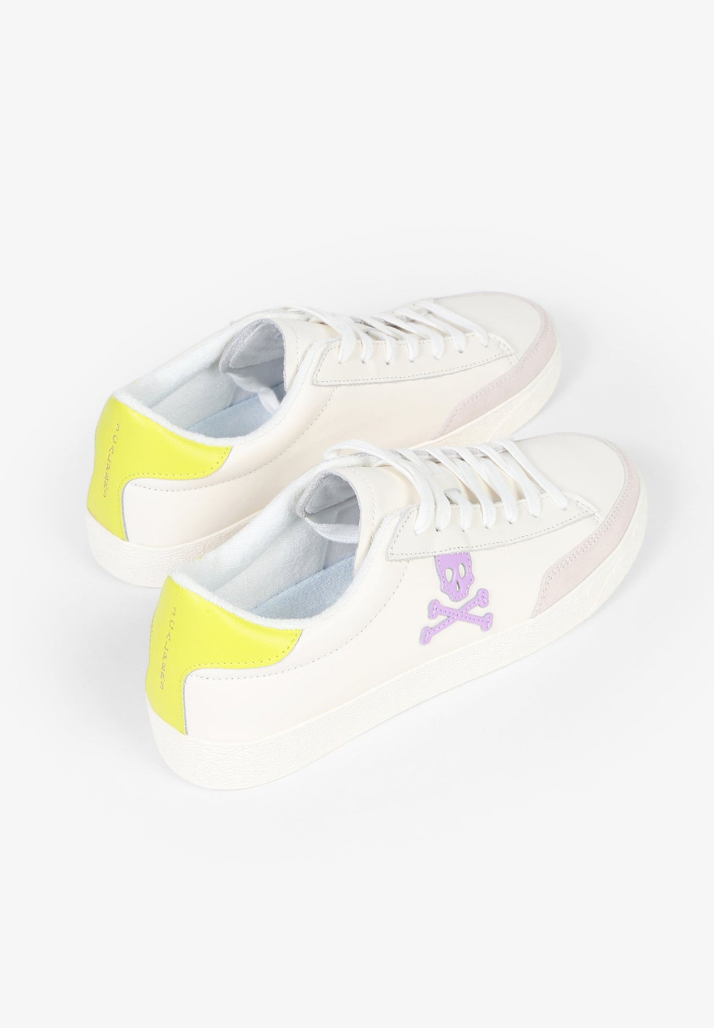 SNEAKERS BAJAS CALAVERA CONTRASTE