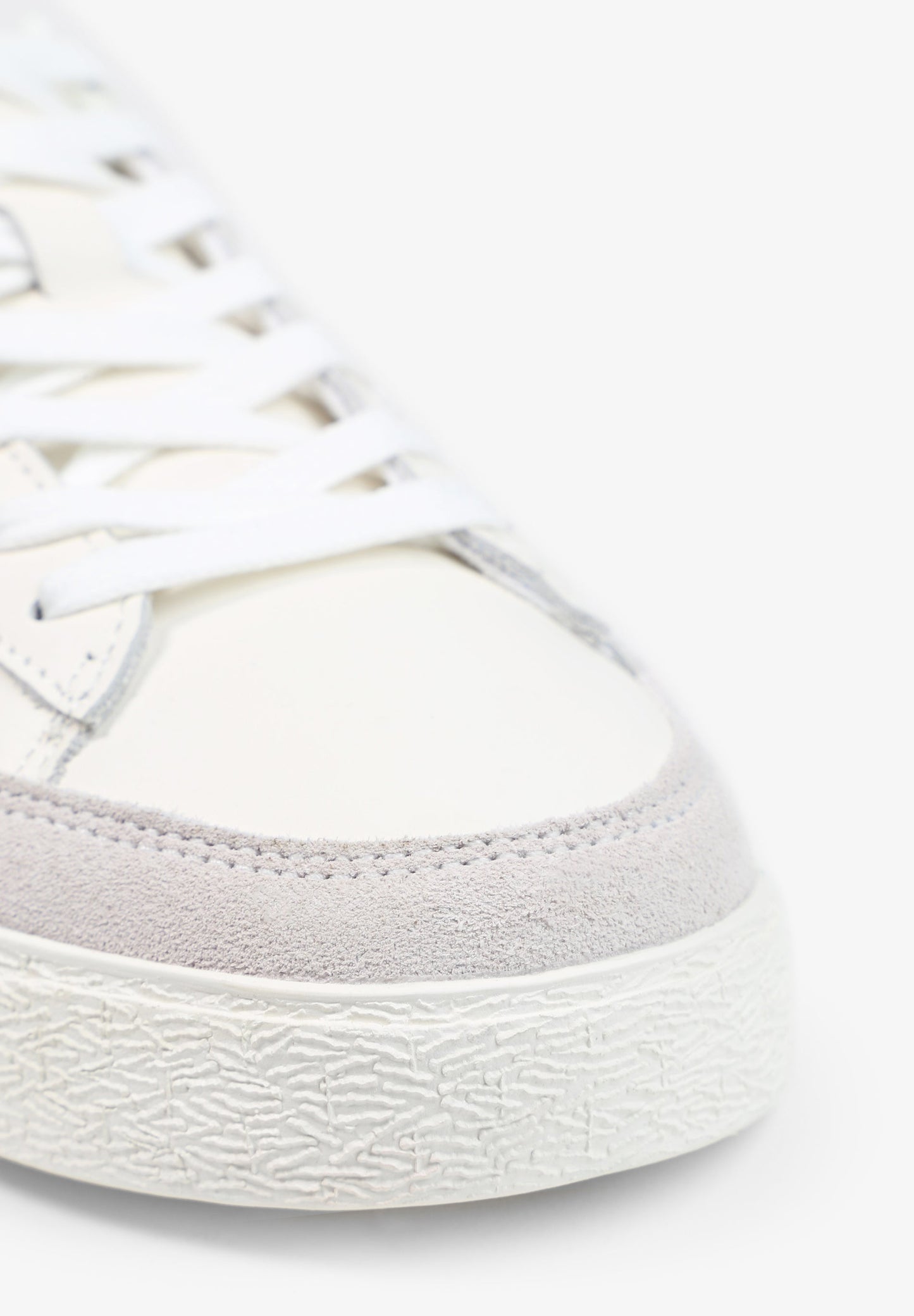 SNEAKERS BAJAS CALAVERA CONTRASTE