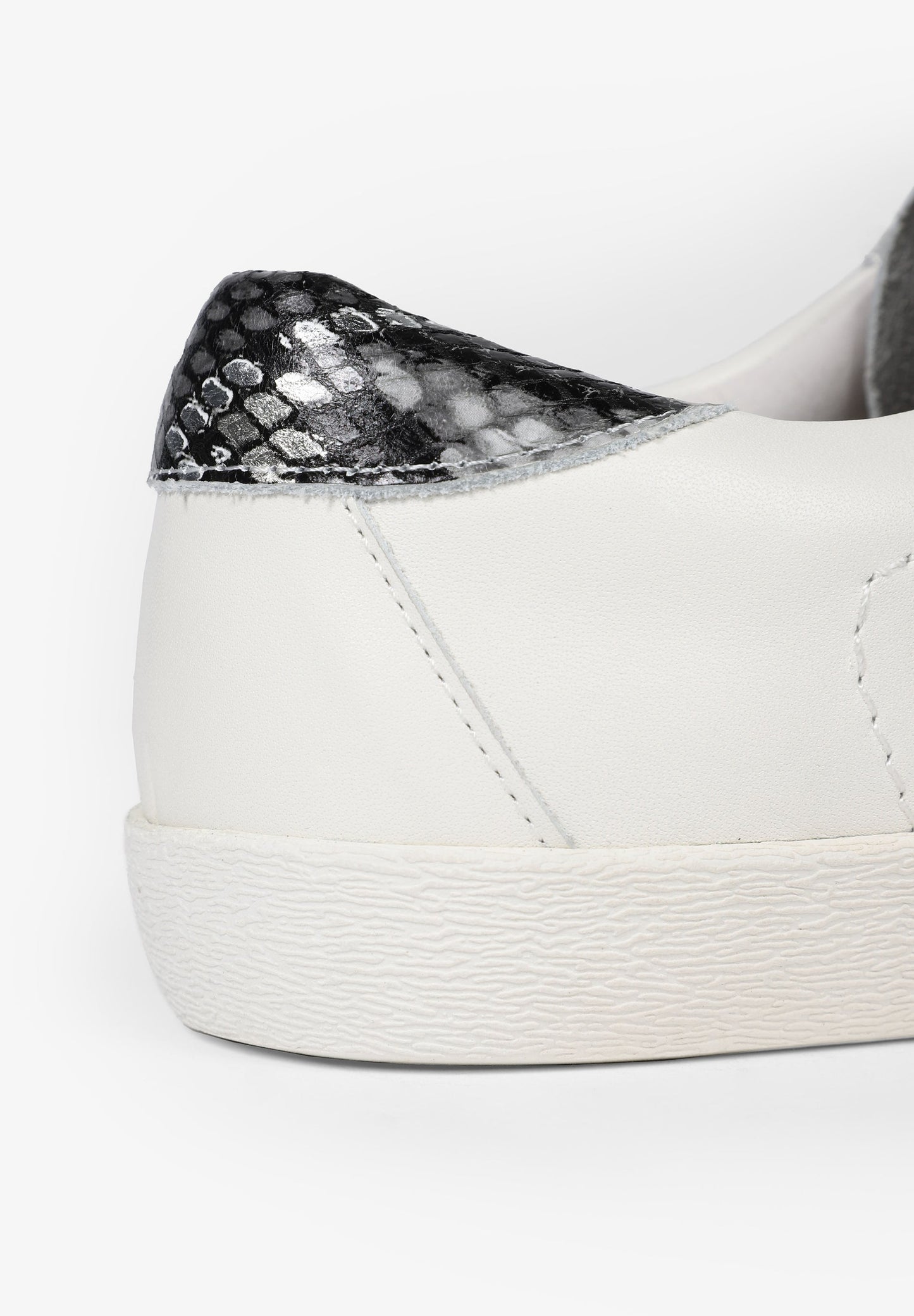 SNEAKERS BAJAS CALAVERA BRILLI