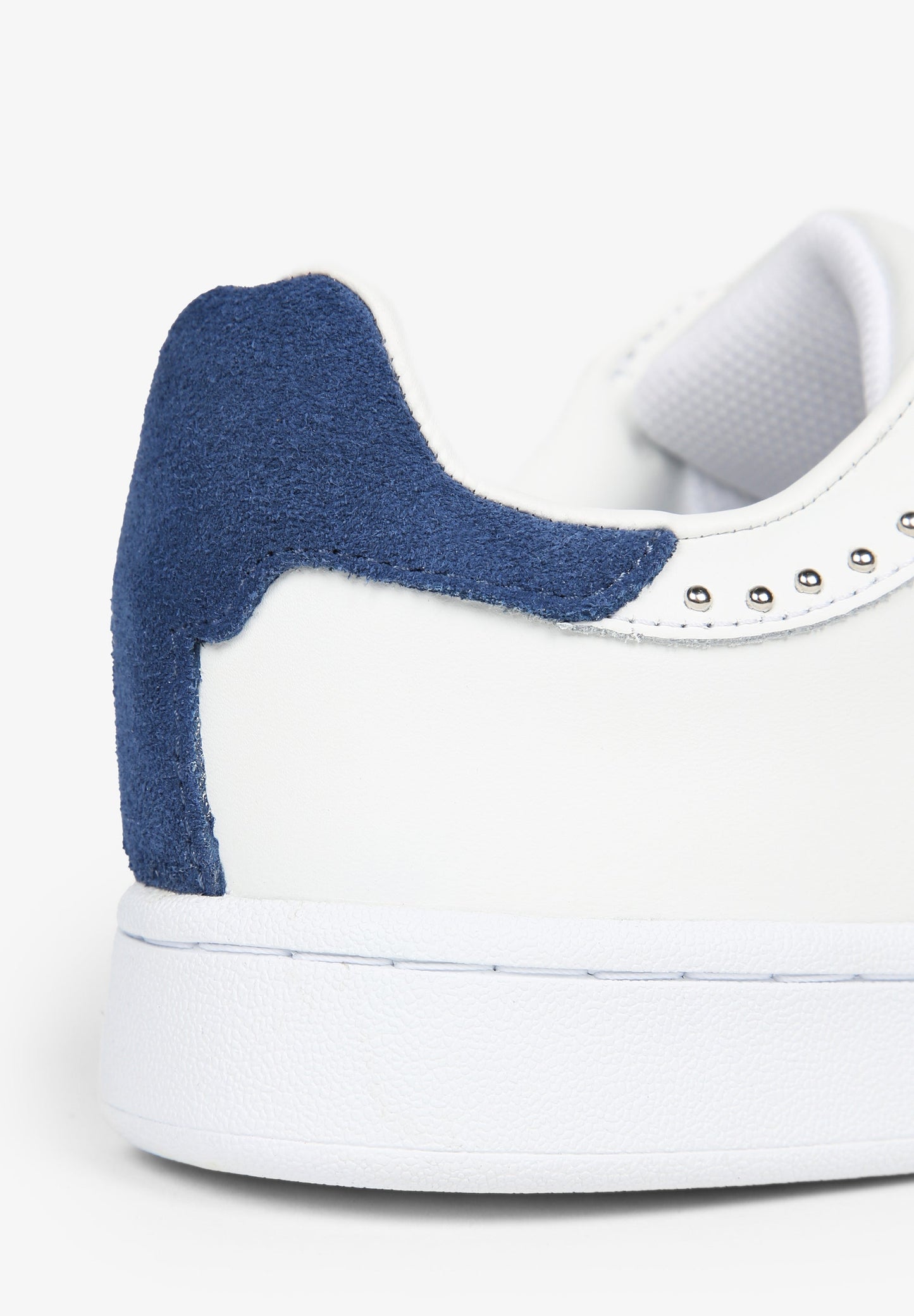 SNEAKERS PIEL DETALLES CONTRASTE