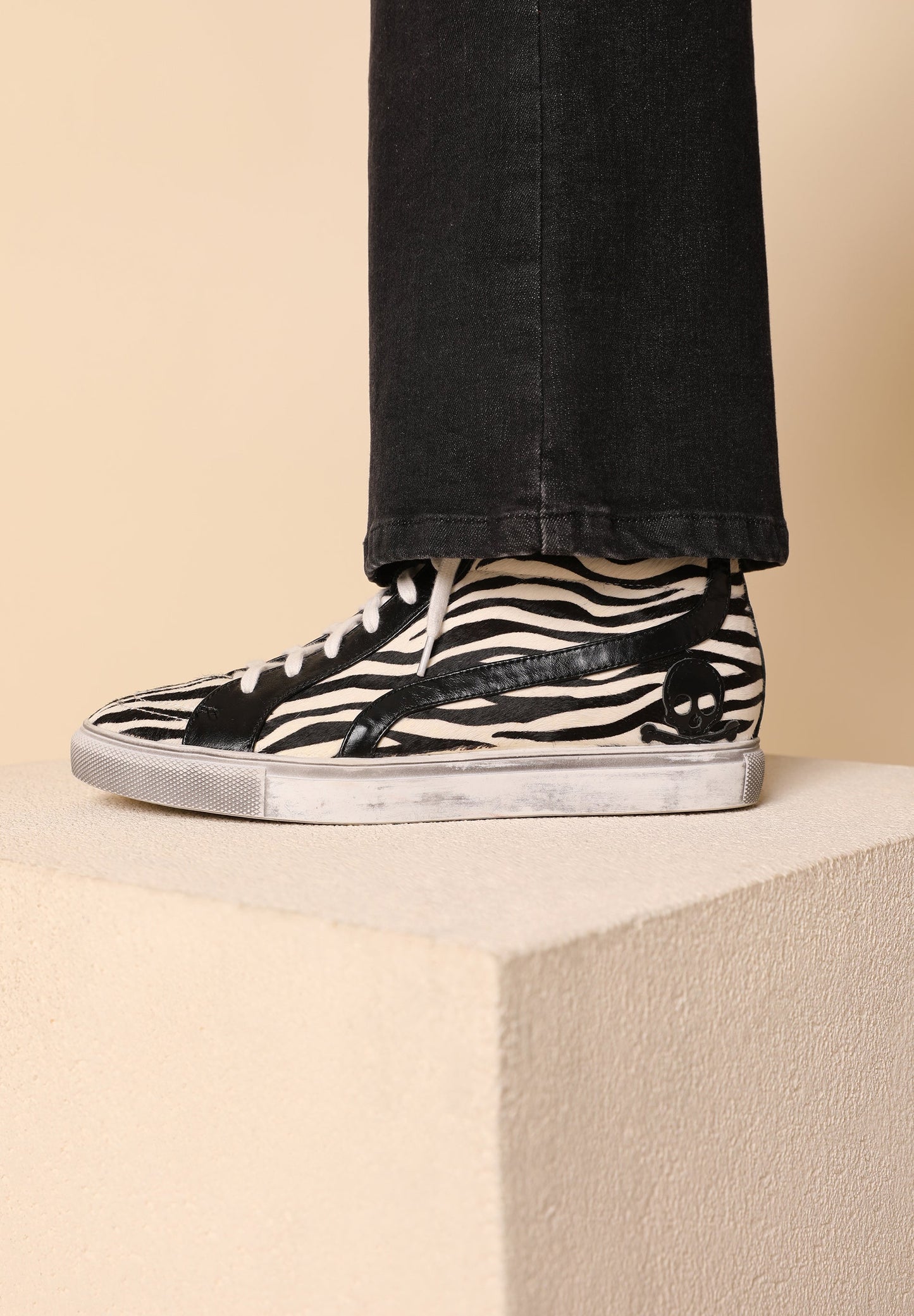 SNEAKERS BOTAS CEBRA